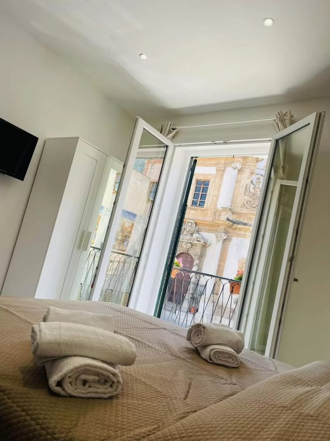 Photo of the whole room in ABT L'AURA