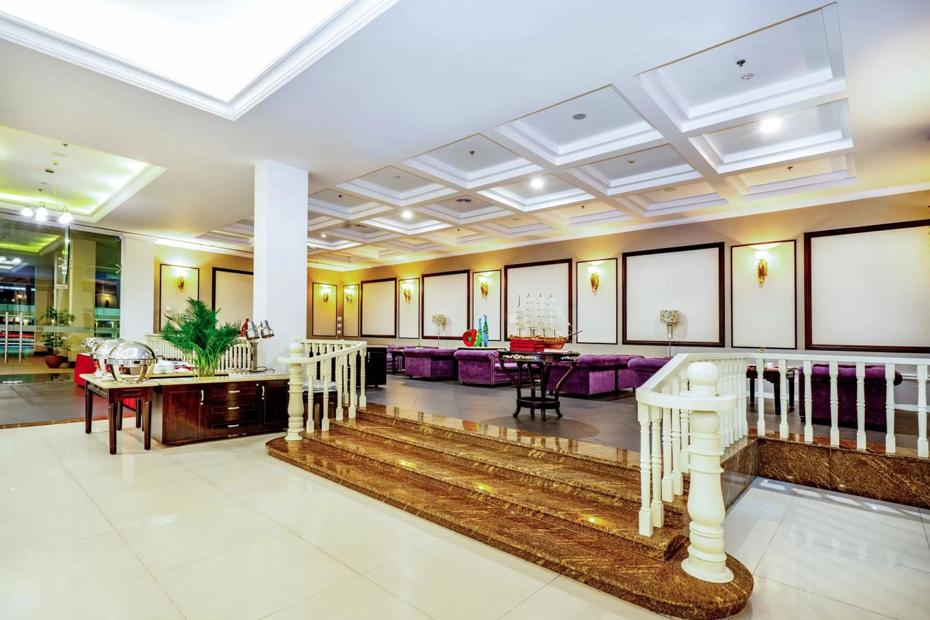 Restaurant/places to eat in Becamex Hotel New City