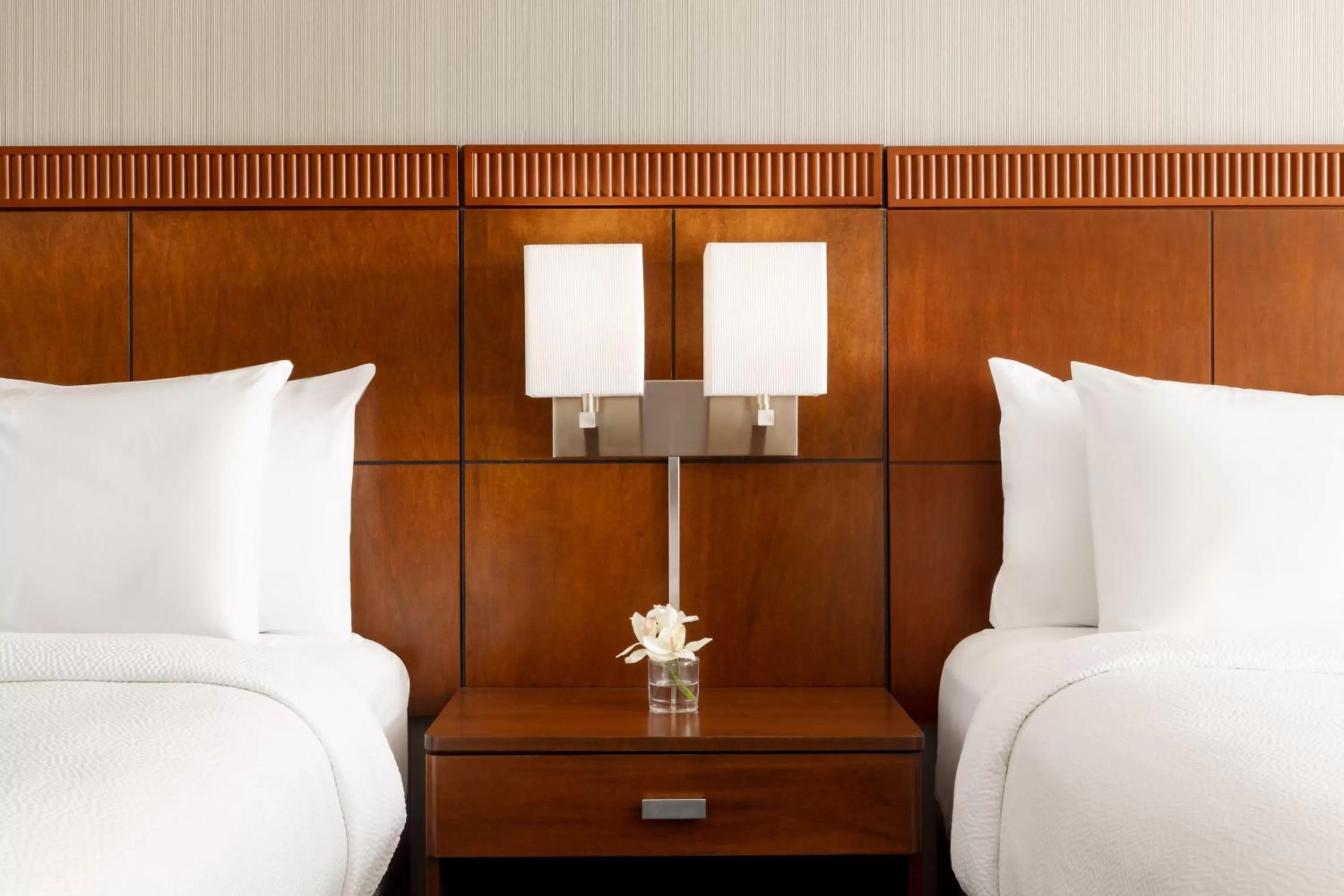 Photo of the whole room, Bed in Courtyard by Marriott Potomac Mills Woodbridge