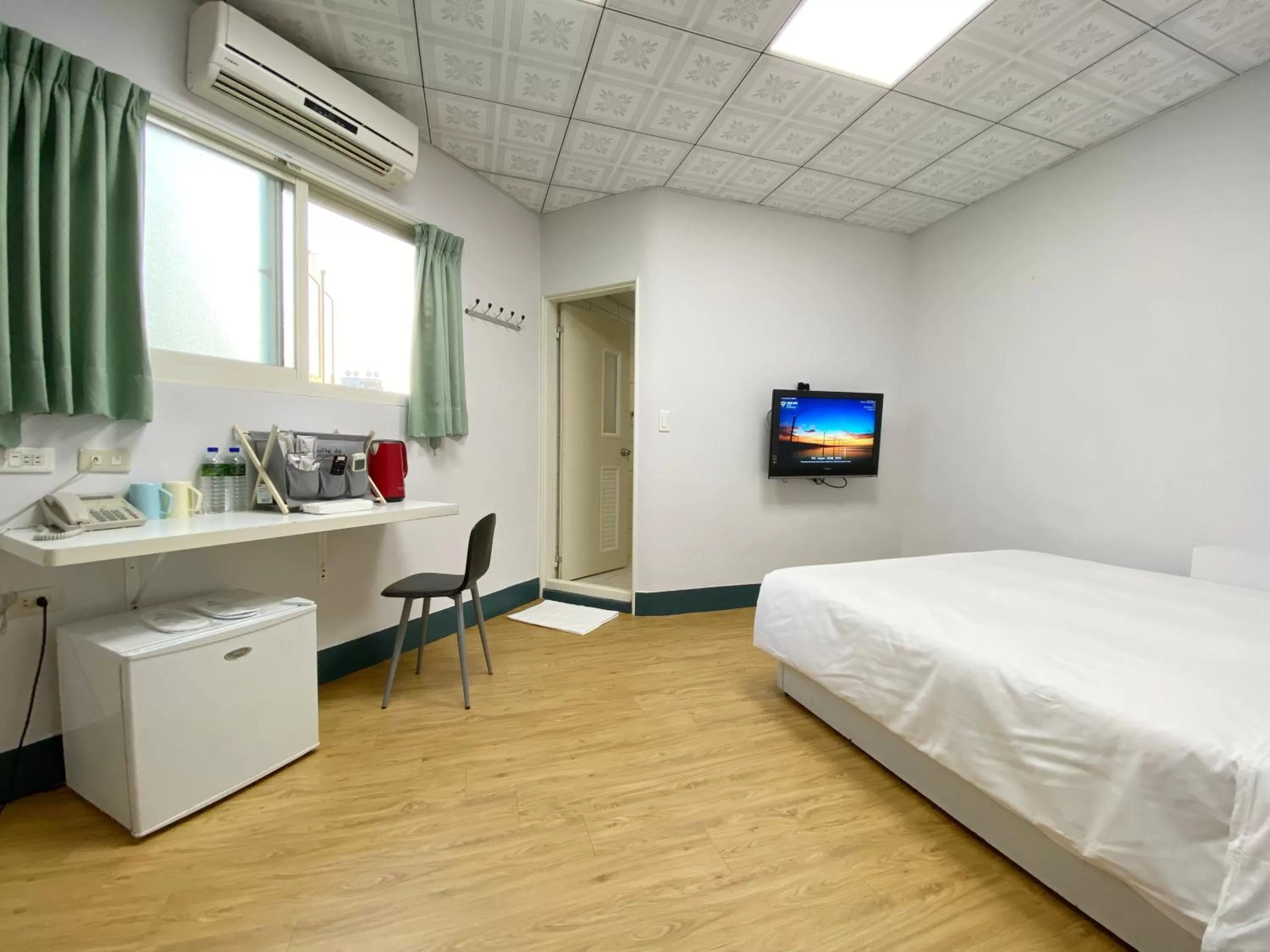 TV and multimedia, Bed in Sharon Inn