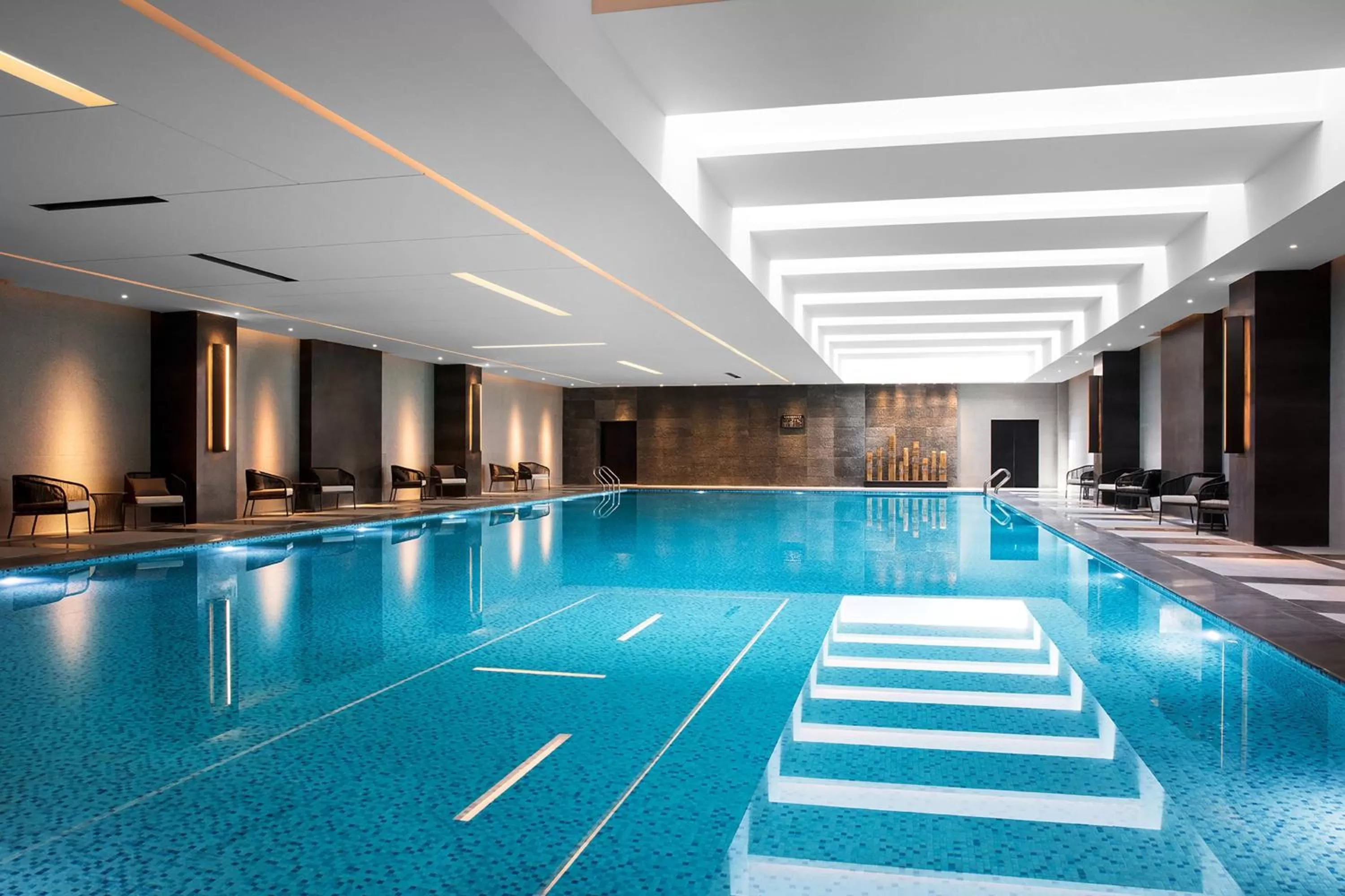 Swimming pool in Shanghai Marriott Hotel Kangqiao