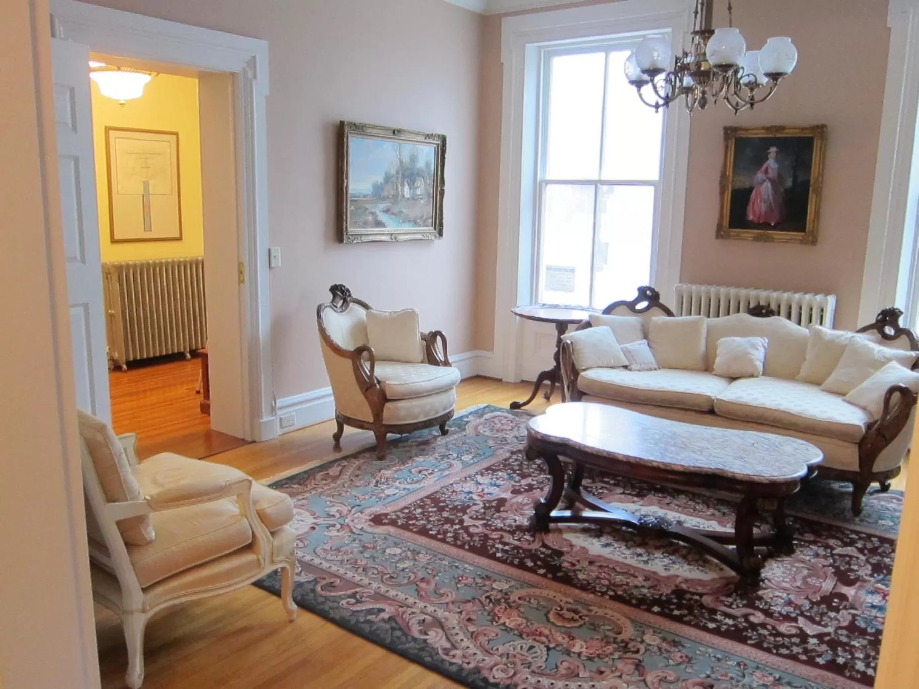 Living room in The Swope Manor Bed & Breakfast