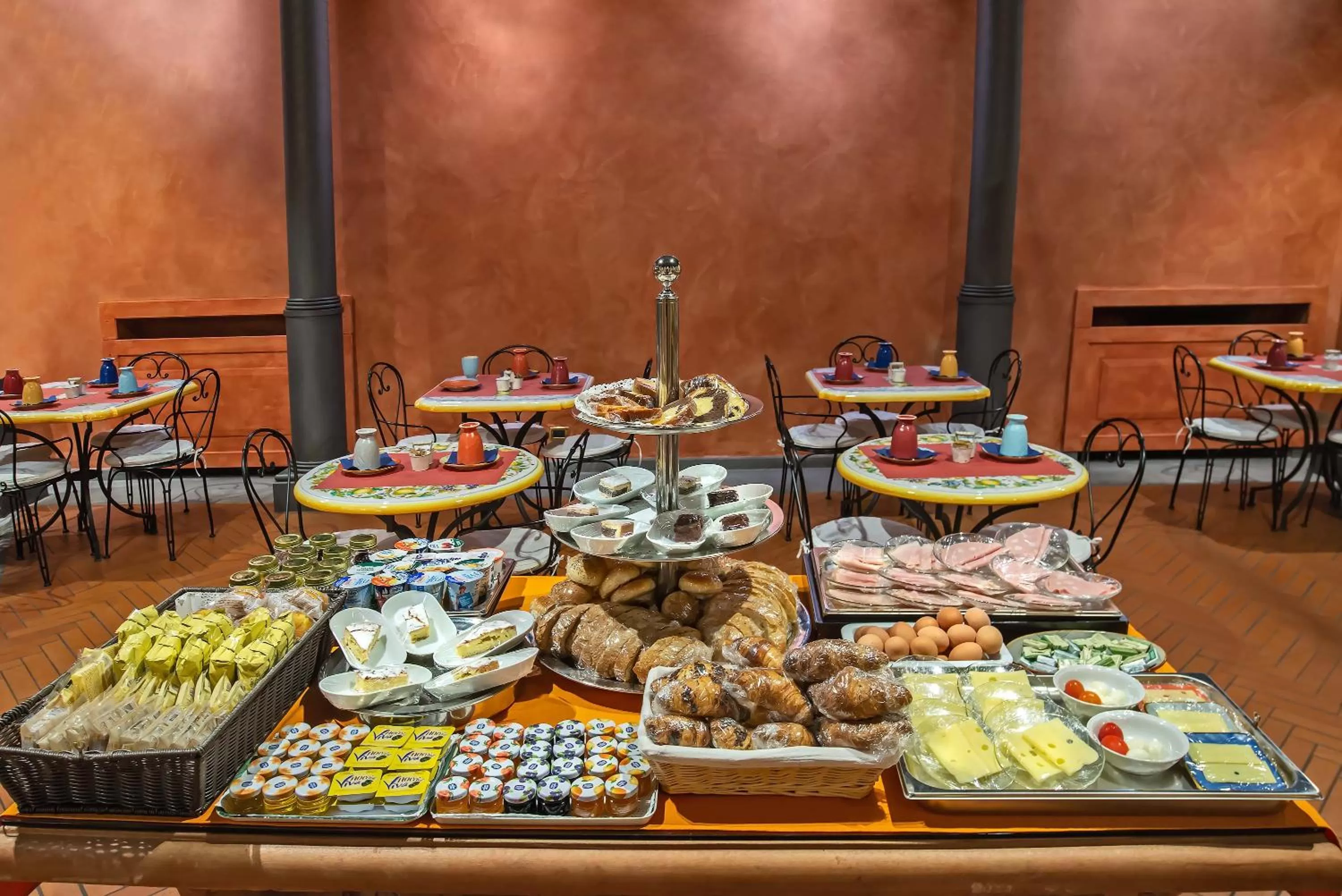 Breakfast in Hotel Alba Palace