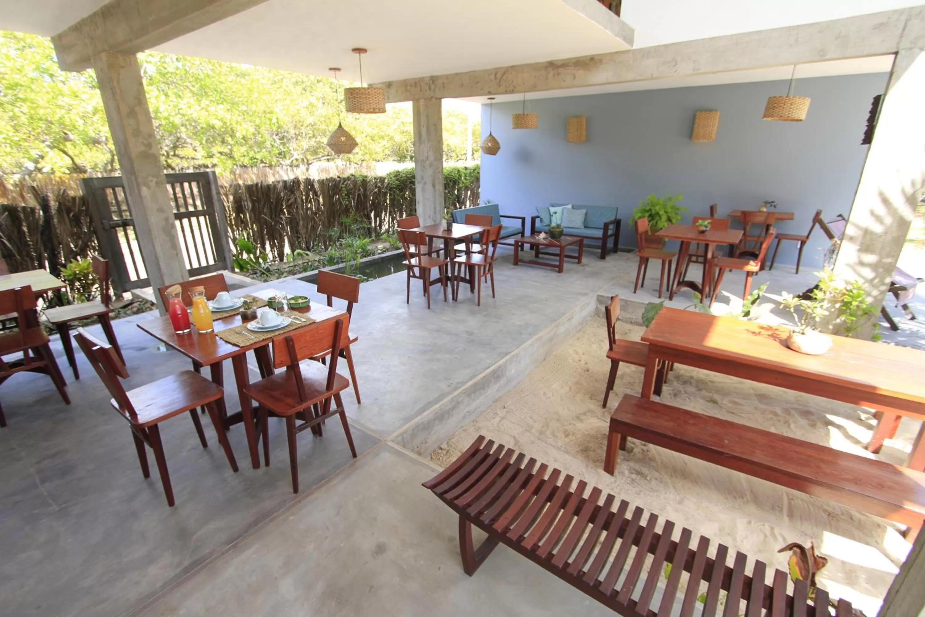 Restaurant/places to eat in Vila das Águas