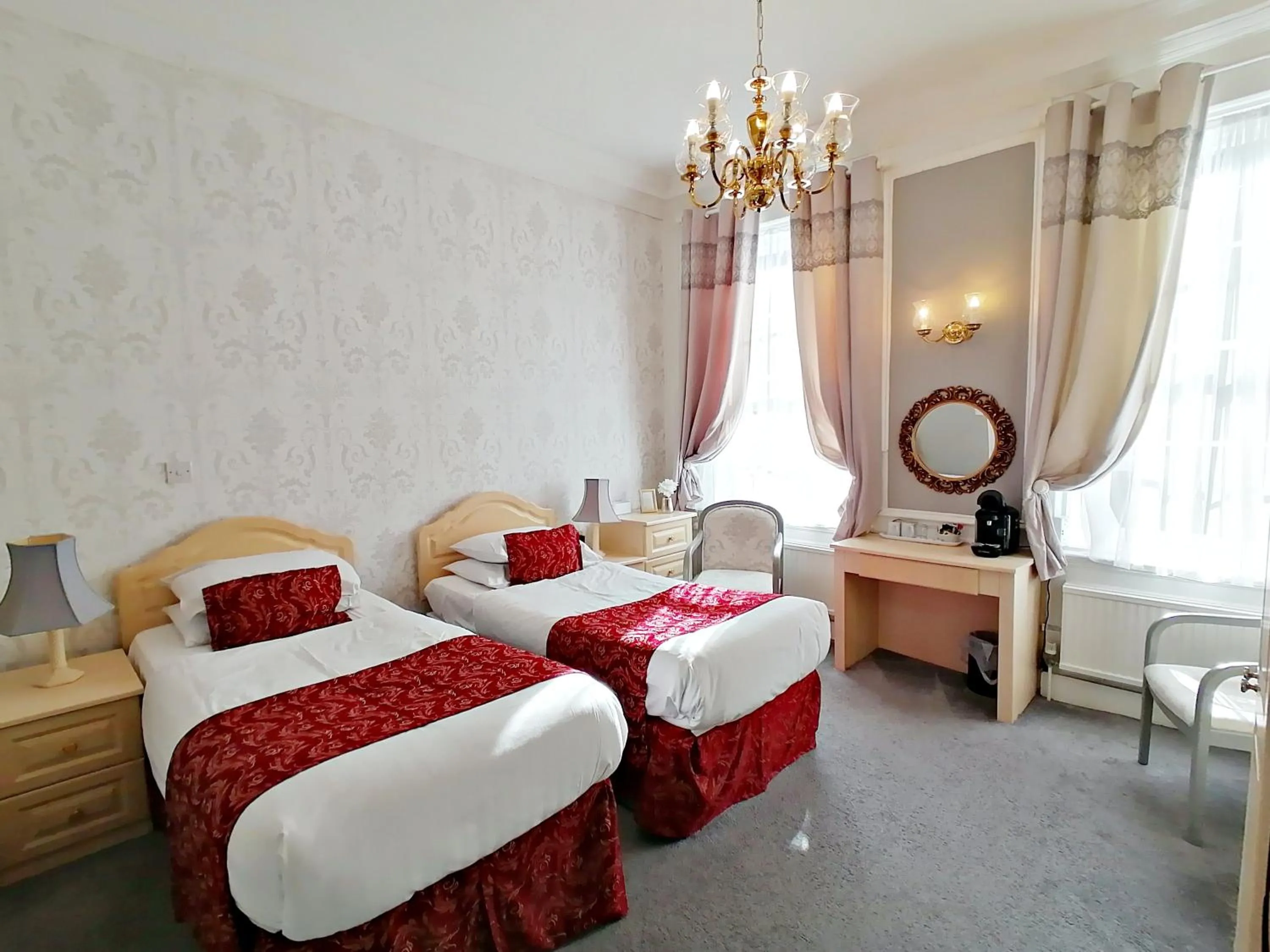 Bedroom, Bed in The Gordon House Hotel