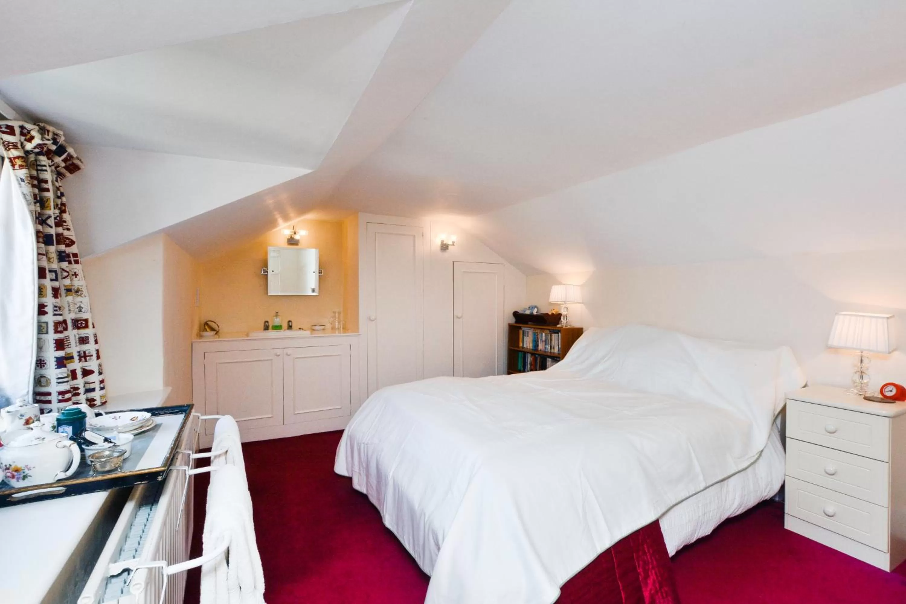 Bedroom, Bed in The Old School