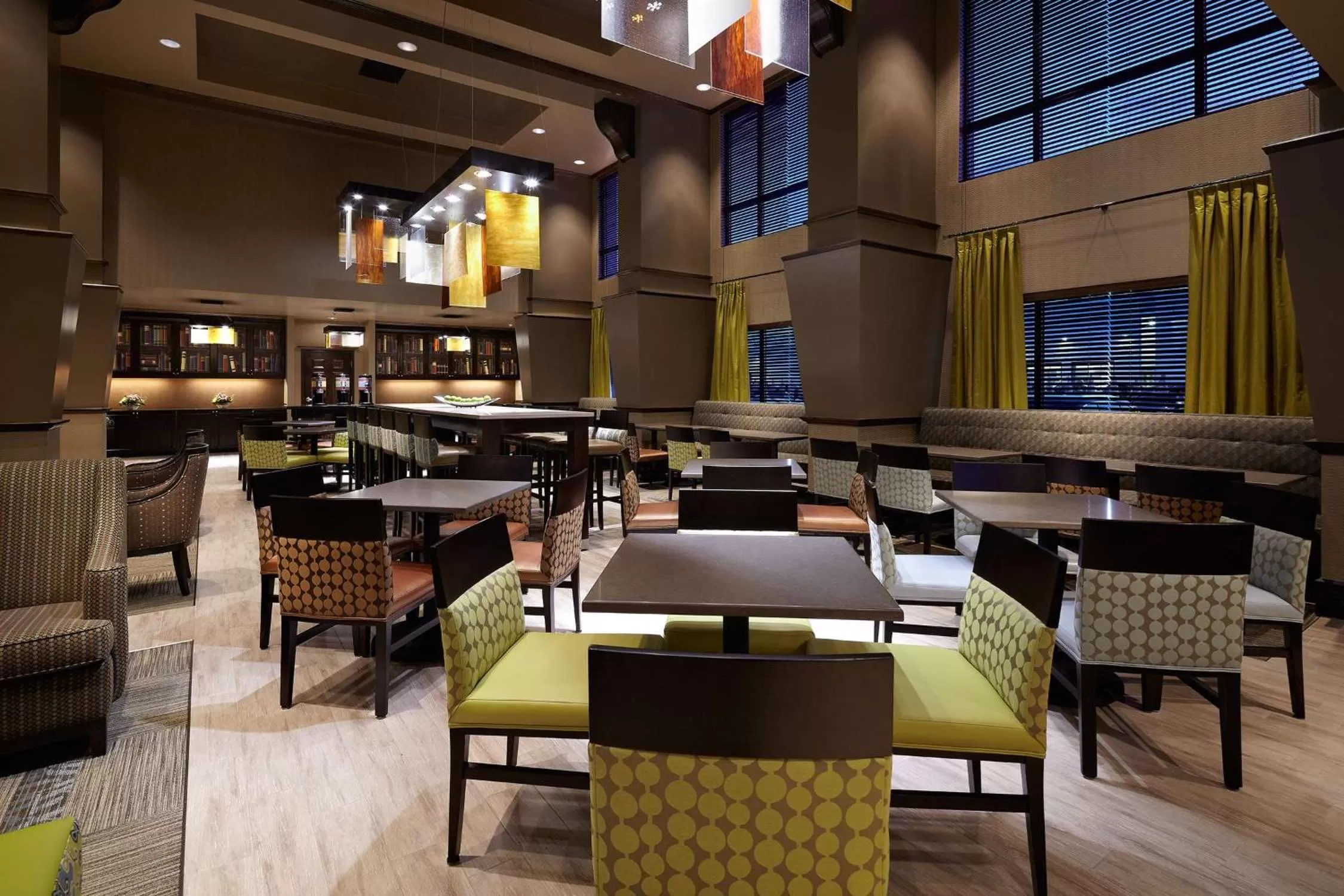 Lobby or reception in Hampton Inn & Suites Montreal-Dorval