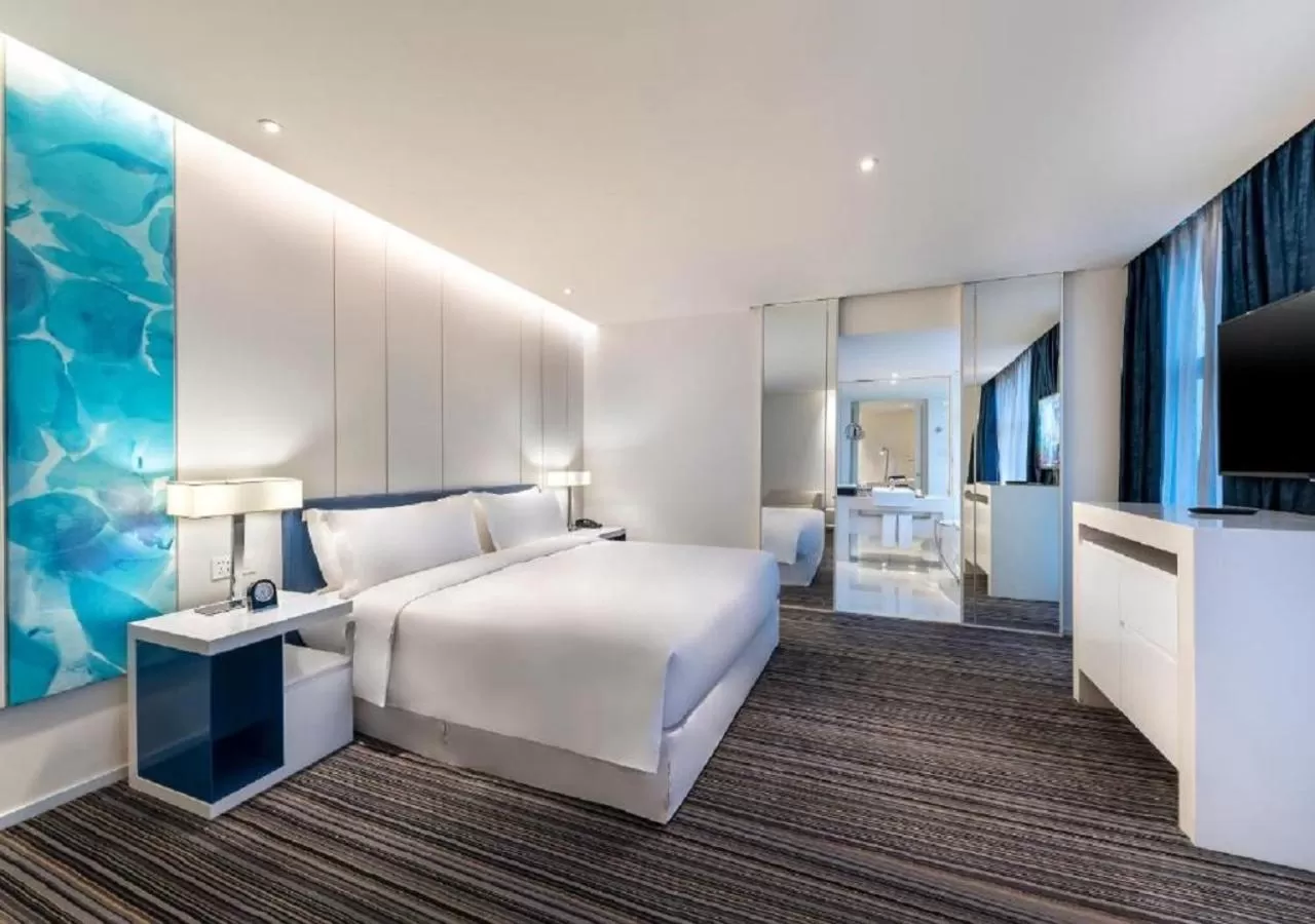 Bedroom, Bed in Grand Mercure Shanghai Century Park- Free Shuttle Bus to SNIEC