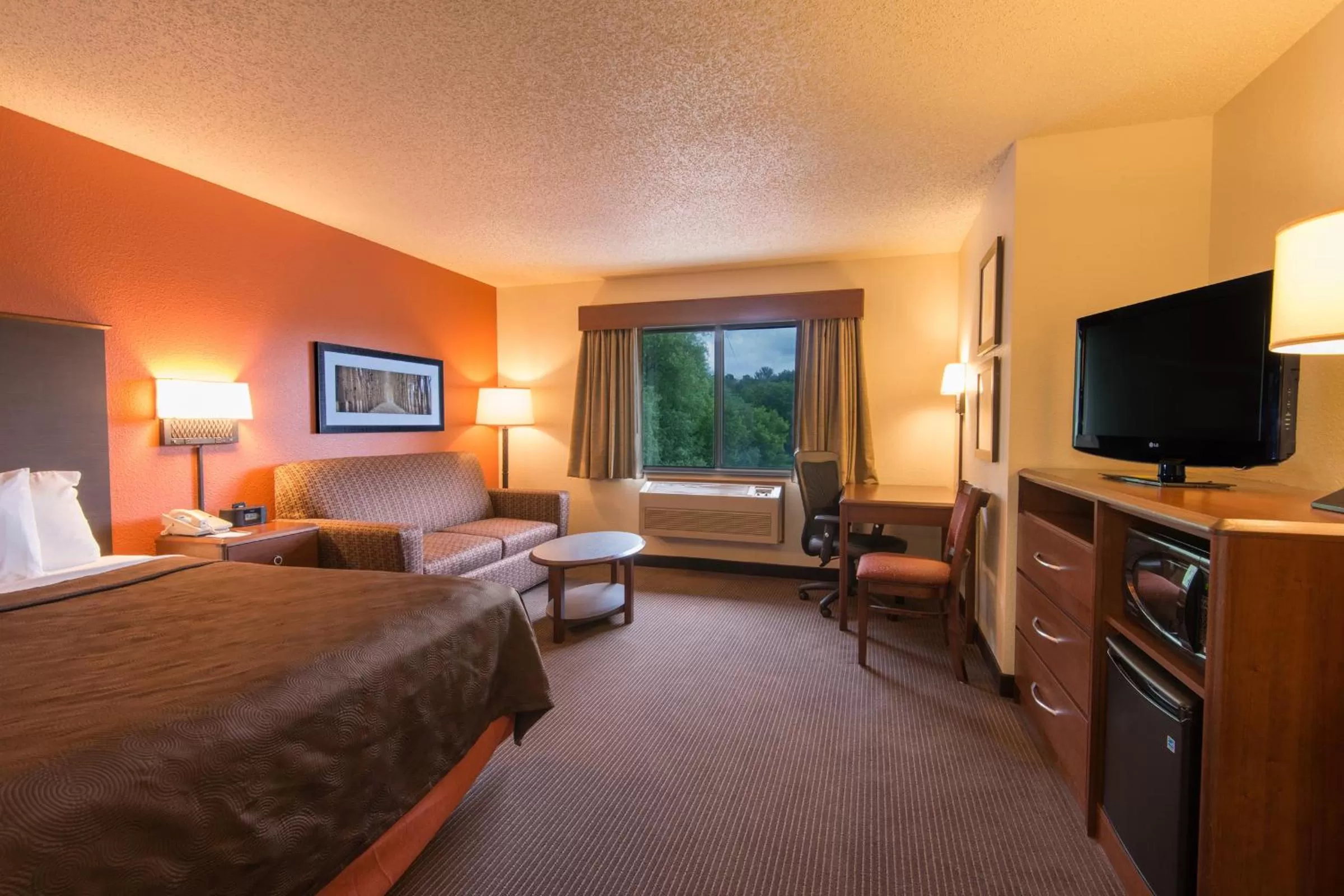 Deluxe Queen Room - Non-Smoking in AmericInn by Wyndham Minocqua