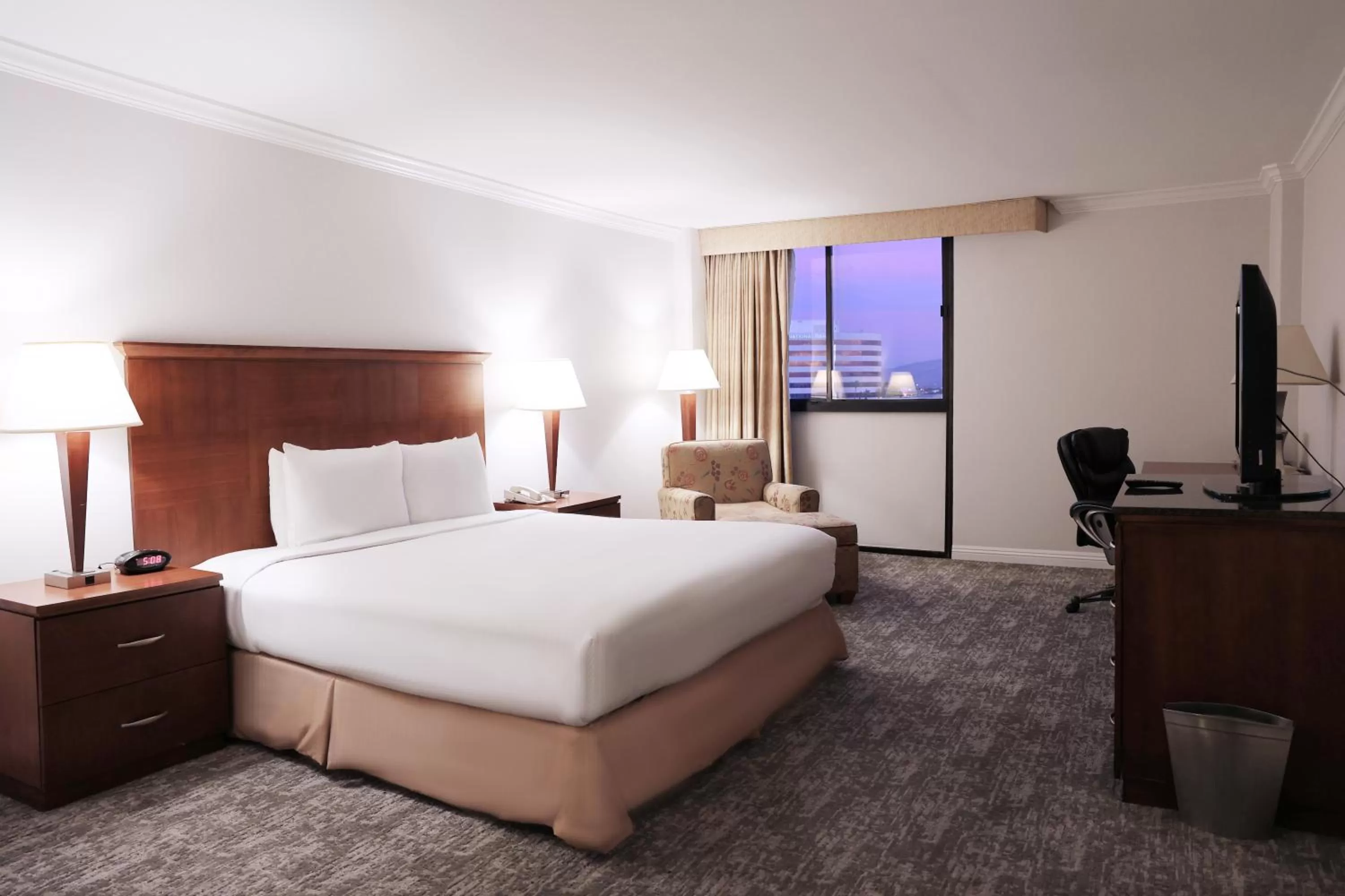 Bed in Ontario Airport Hotel & Conference Center