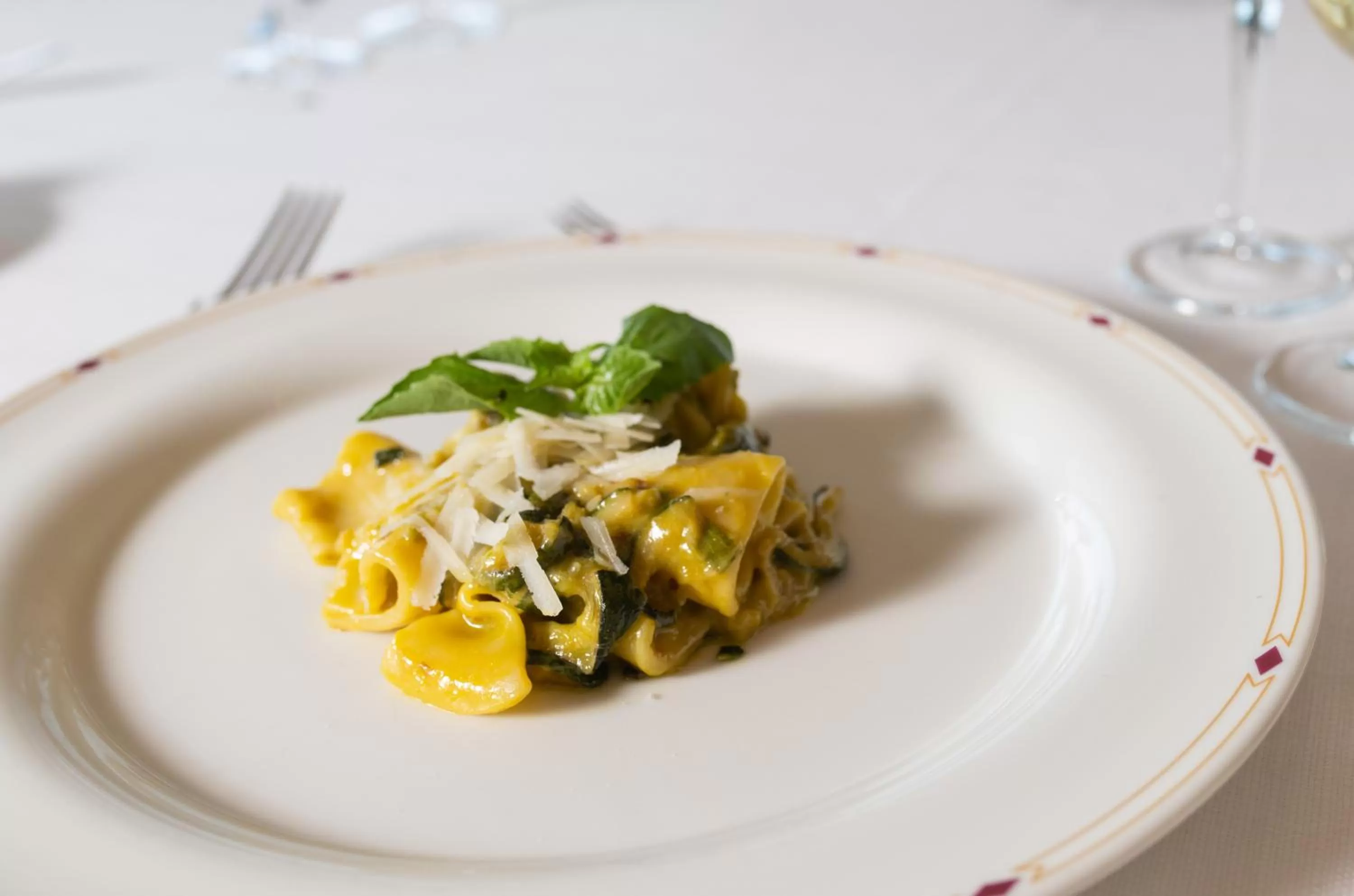 Restaurant/places to eat in Hotel Royal Continental