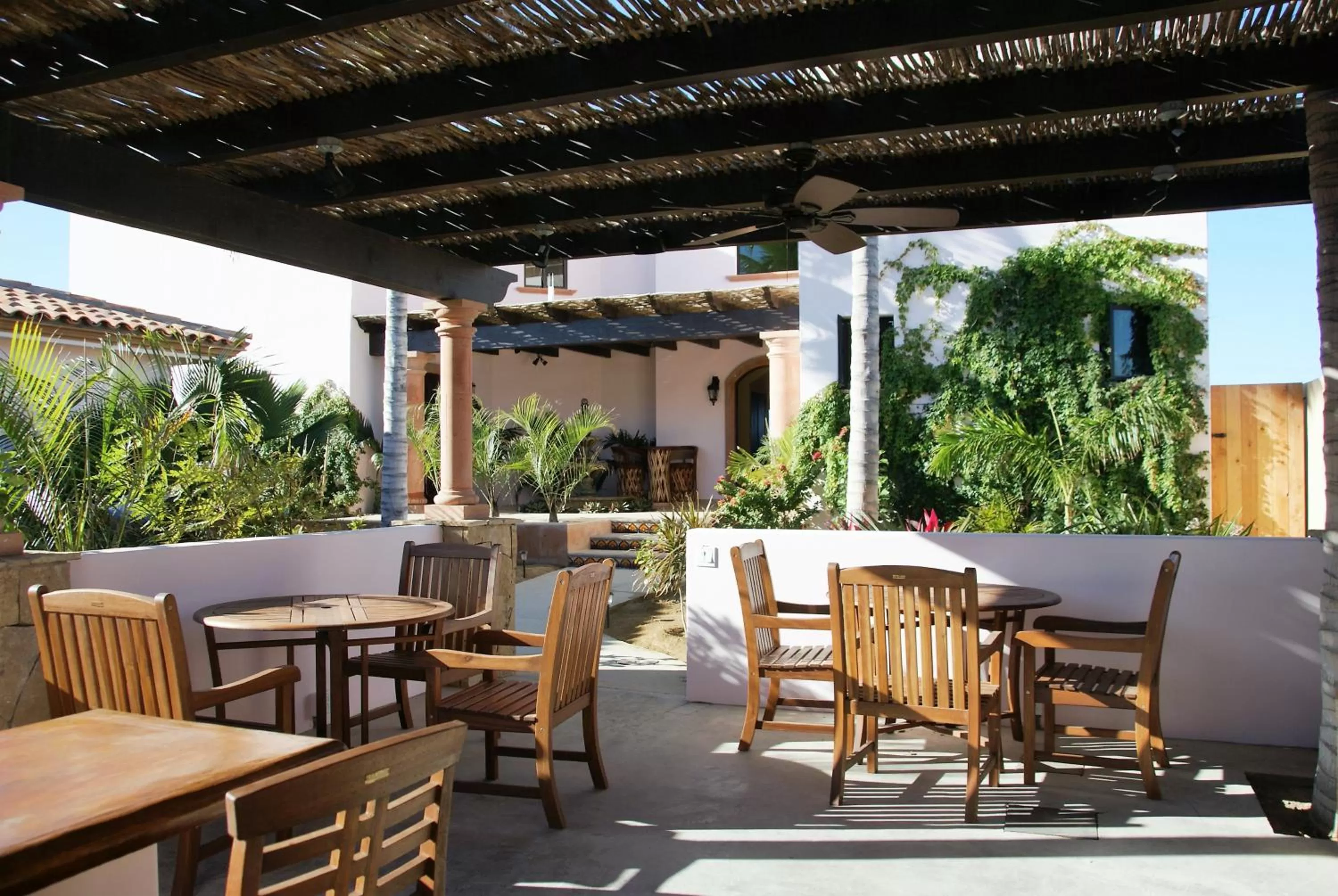 Restaurant/places to eat in Cerritos Beach Inn