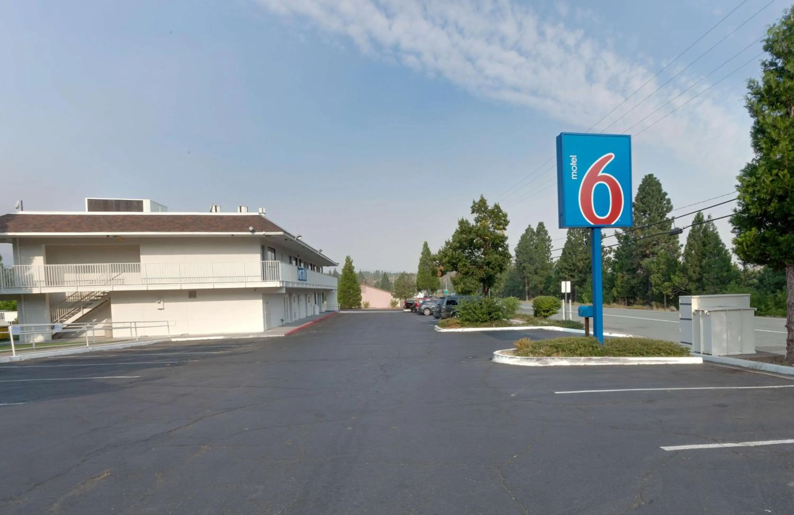 Property building in Motel 6 Weed - Mount Shasta