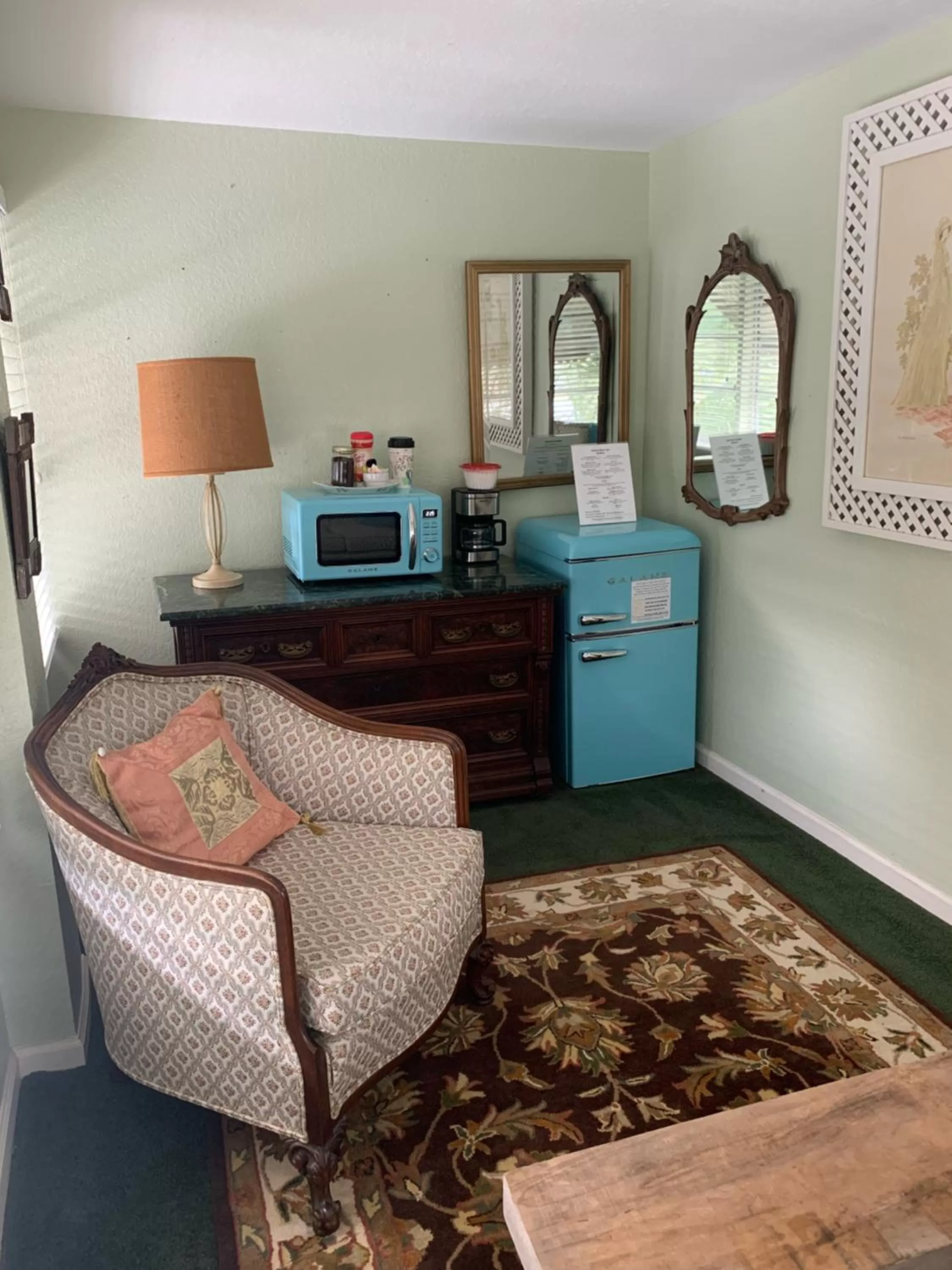 Seating area in Nature Coast Inn & Cottages