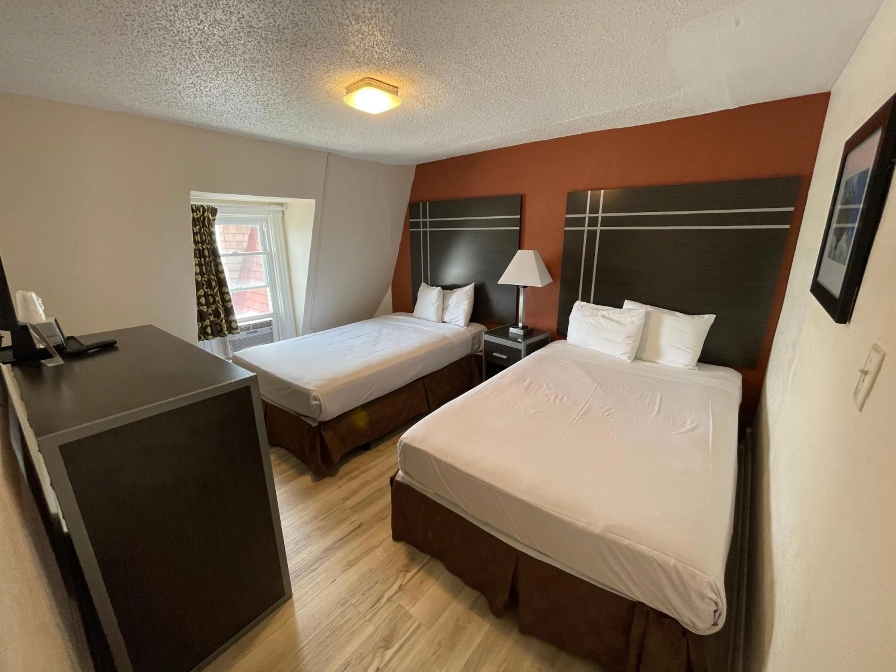 Photo of the whole room, Bed in Wildwood Inn Hotel Travelodge Beach & Boardwalk