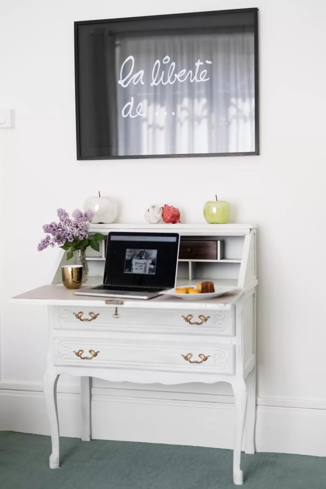 Decorative detail, TV/Entertainment Center in Le Passagran