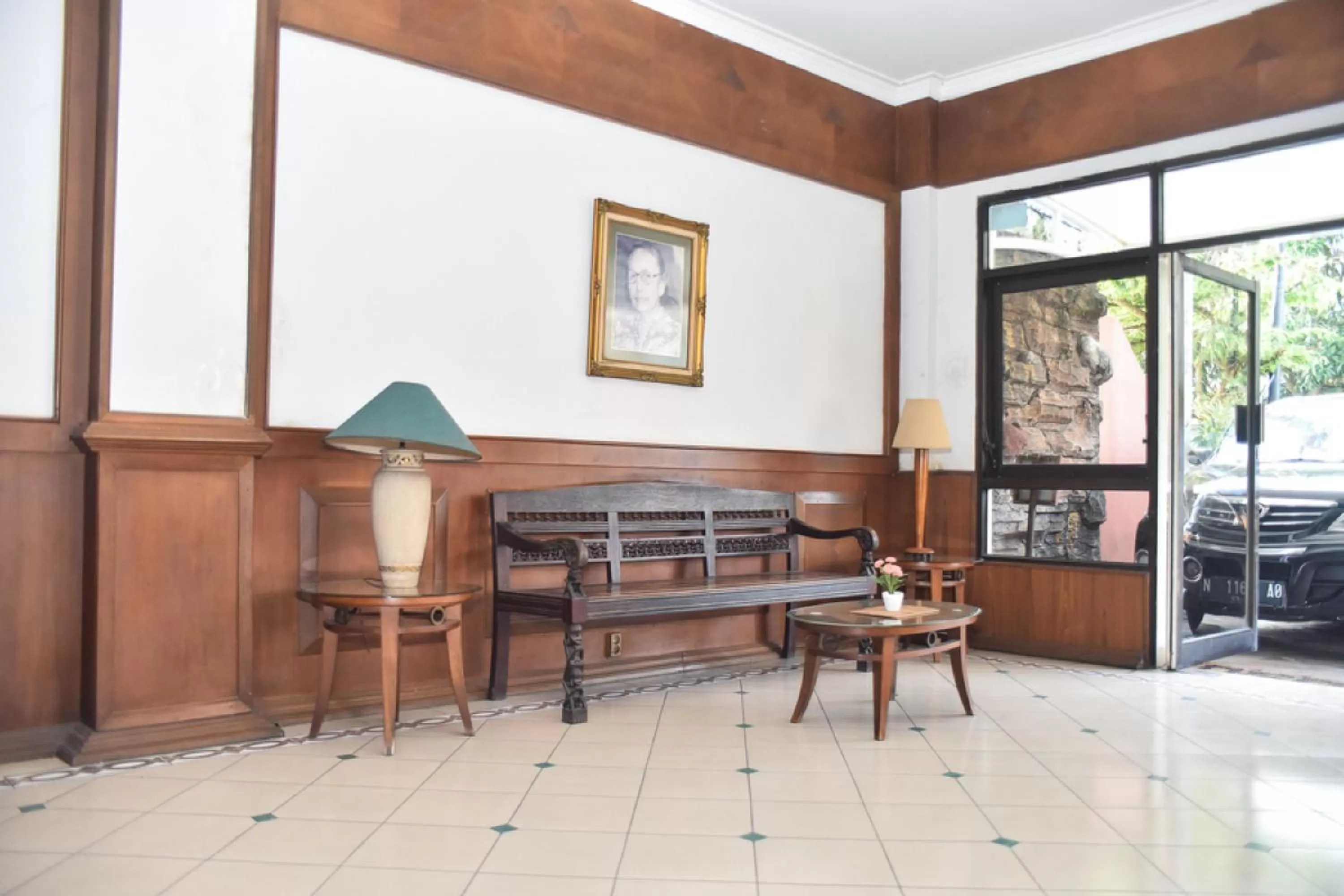 Seating Area in RedDoorz near Kampung Warna Warni