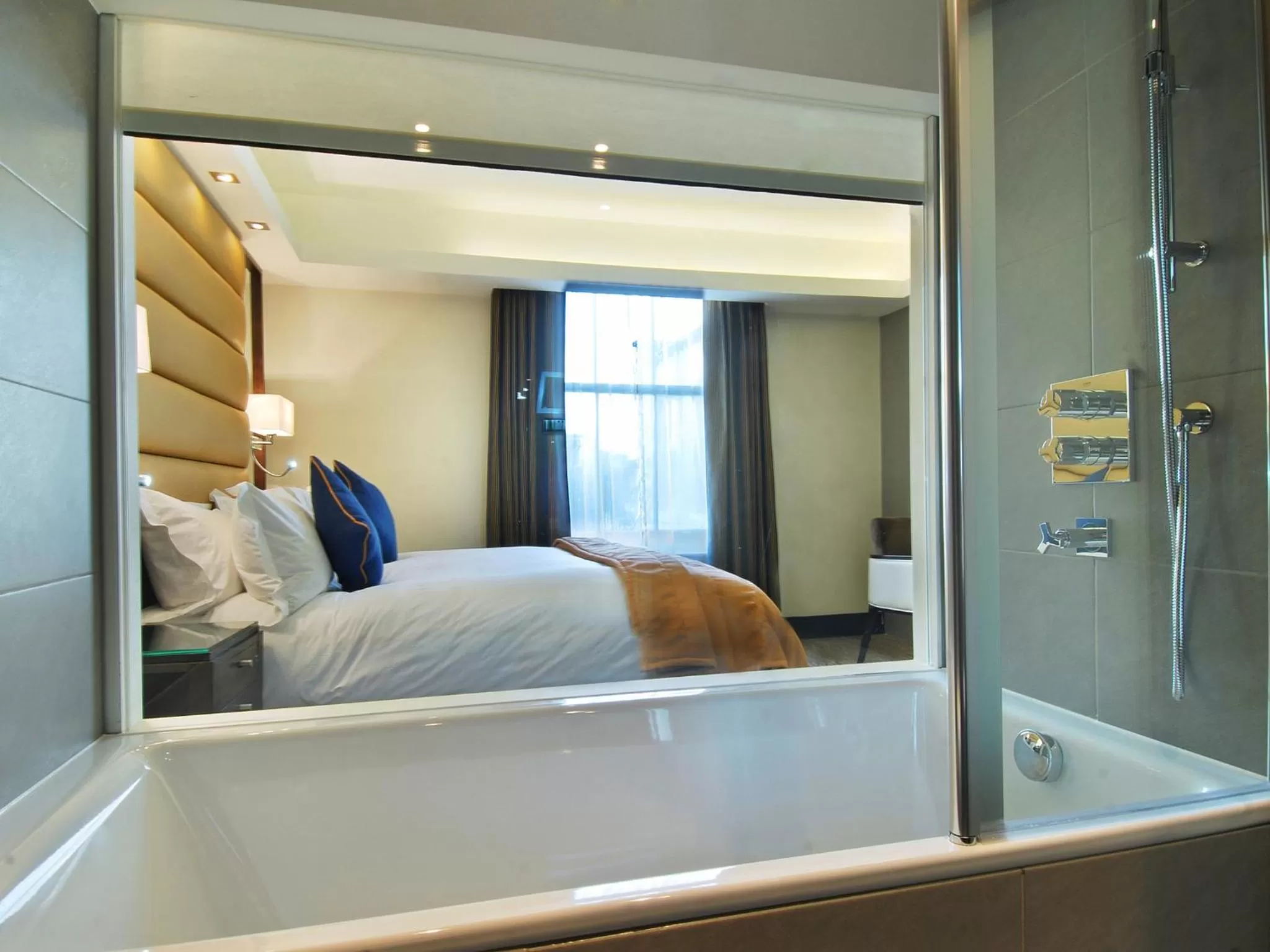 Bathroom, Bed in Park Grand Mayfair