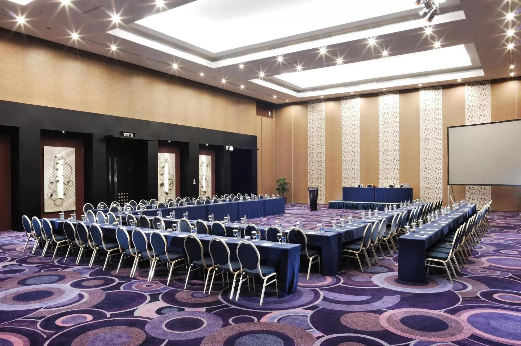 Meeting/conference room in Holiday Inn Bandung Pasteur by IHG
