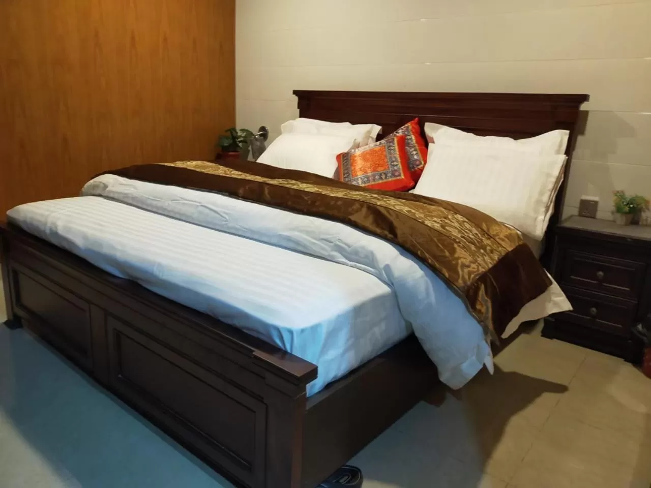Bedroom, Bed in Shagufta Royal Hotel Murree