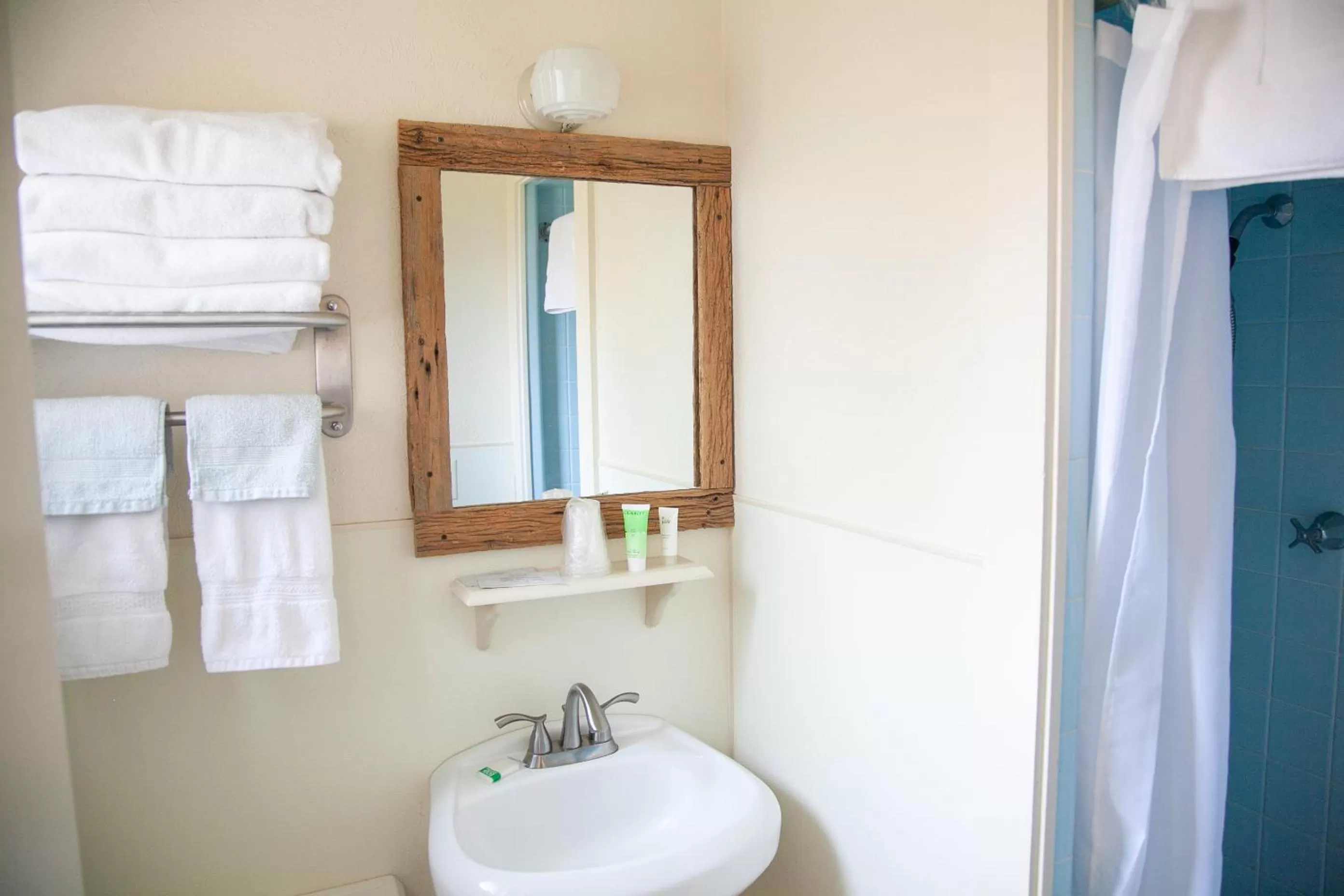 Bathroom in Shiner Country Inn