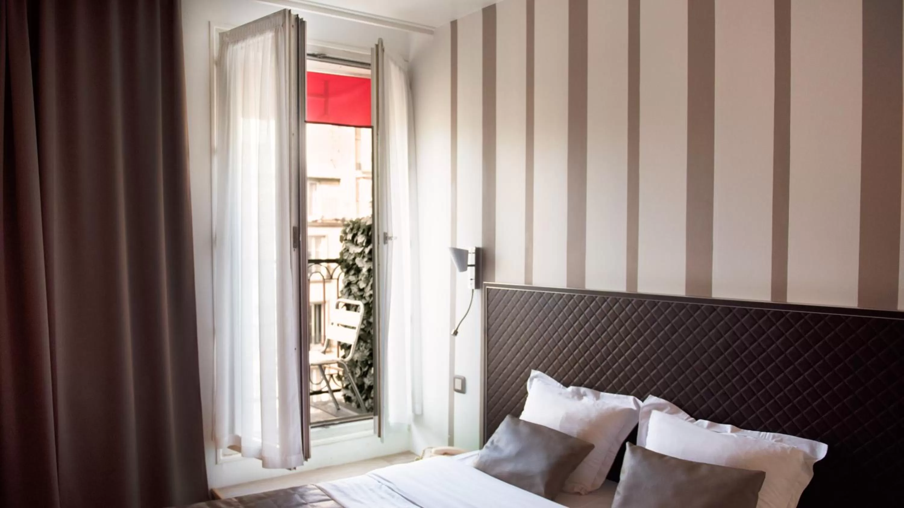 Property building, Bed in Hôtel De Venise