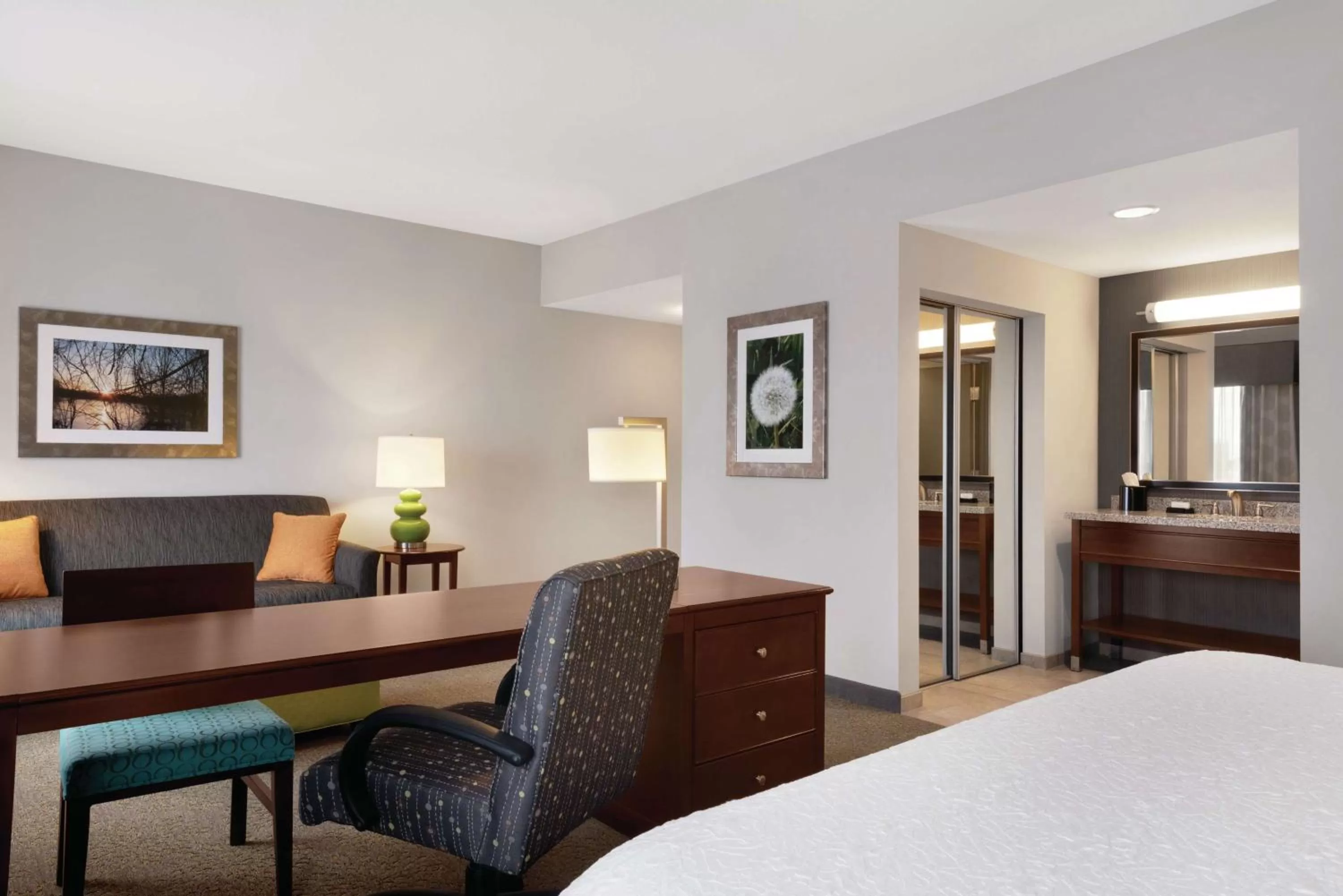 Bedroom, Bed in Hampton Inn & Suites Mishawaka/South Bend at Heritage Square