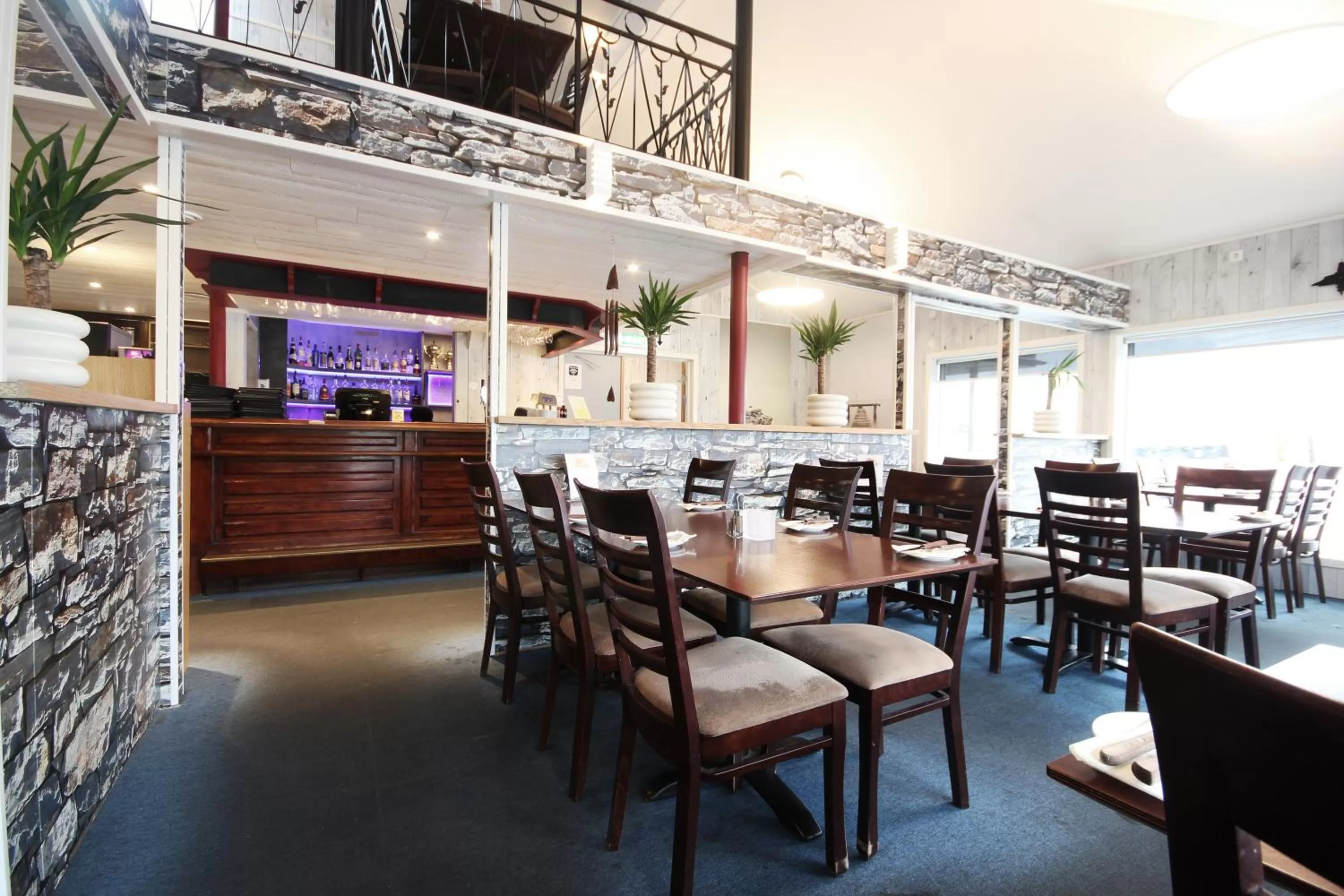 Restaurant/places to eat in Napoli Resturant & Hotell AS