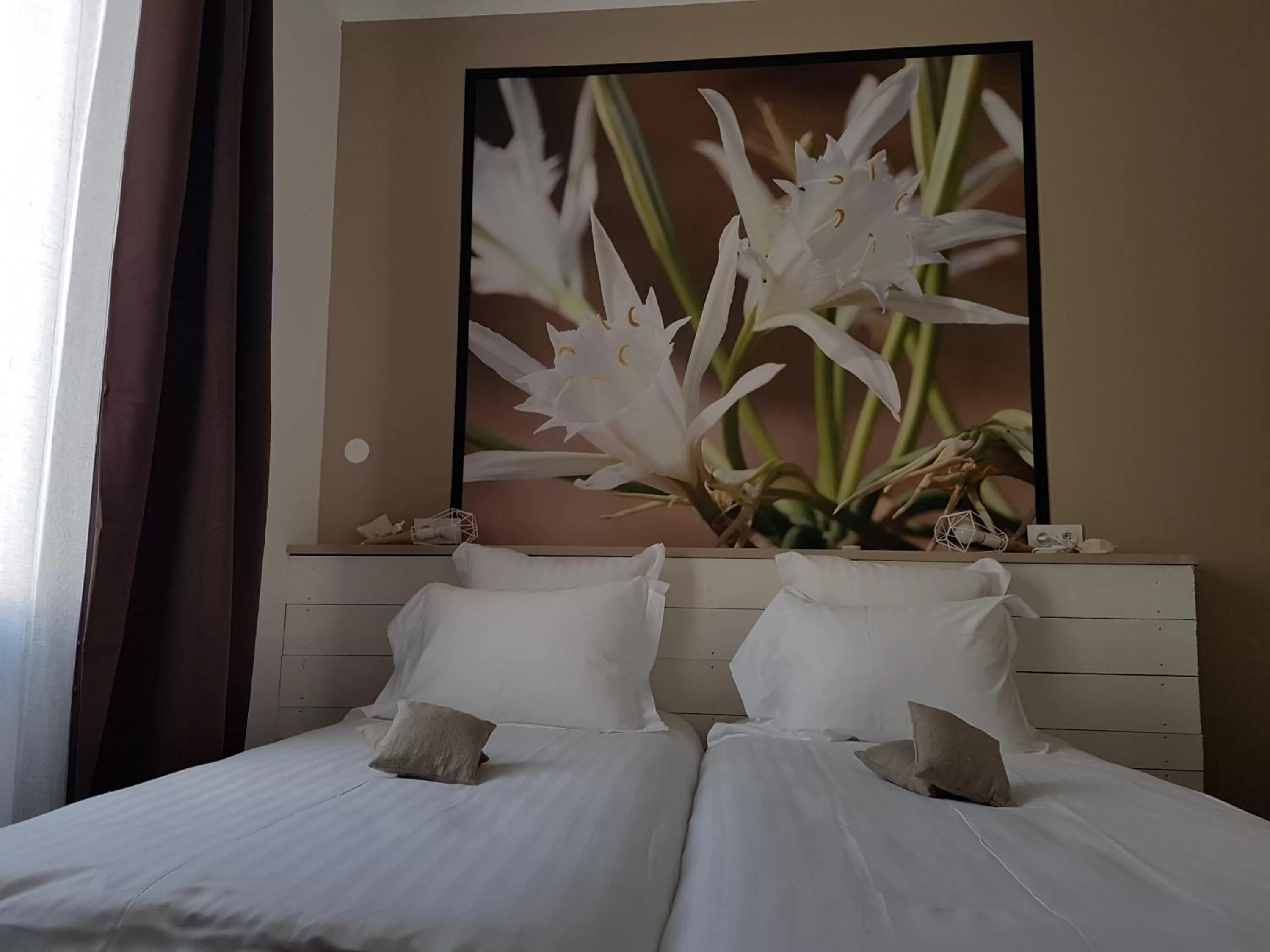 Bed in Hôtel-Restaurant "Chez Carrière"