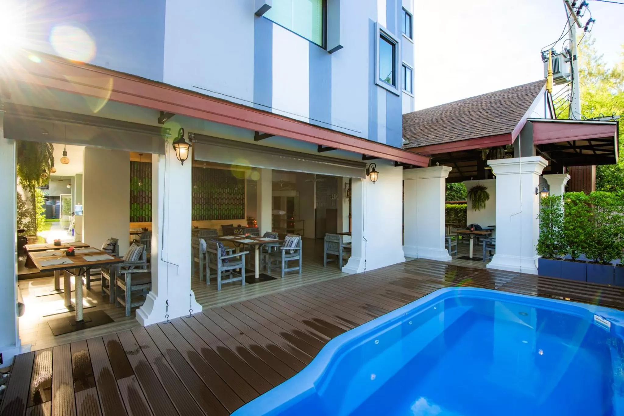Swimming pool in Luck Thai Hotel