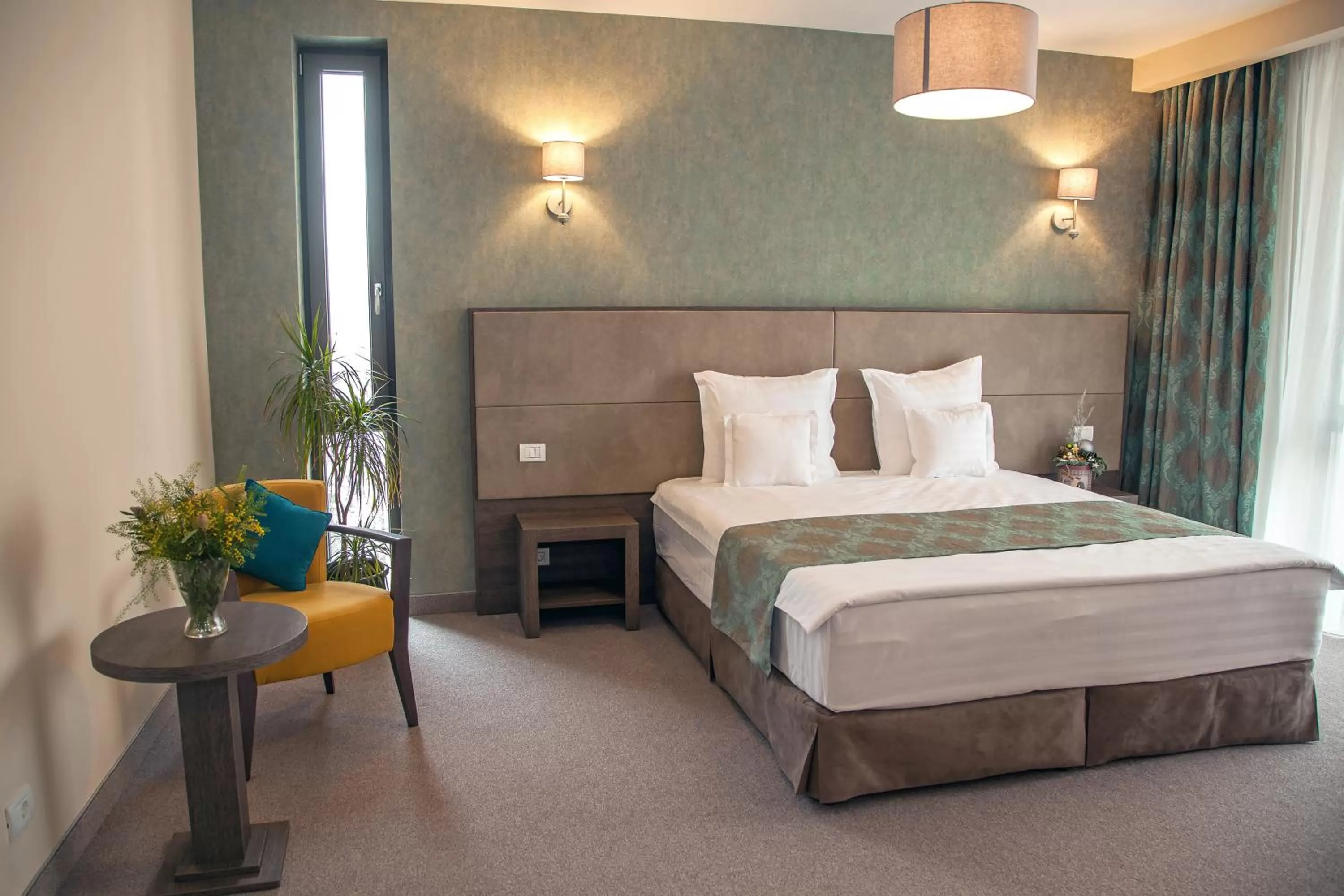 Photo of the whole room, Bed in Victoria Bulevard Hotel