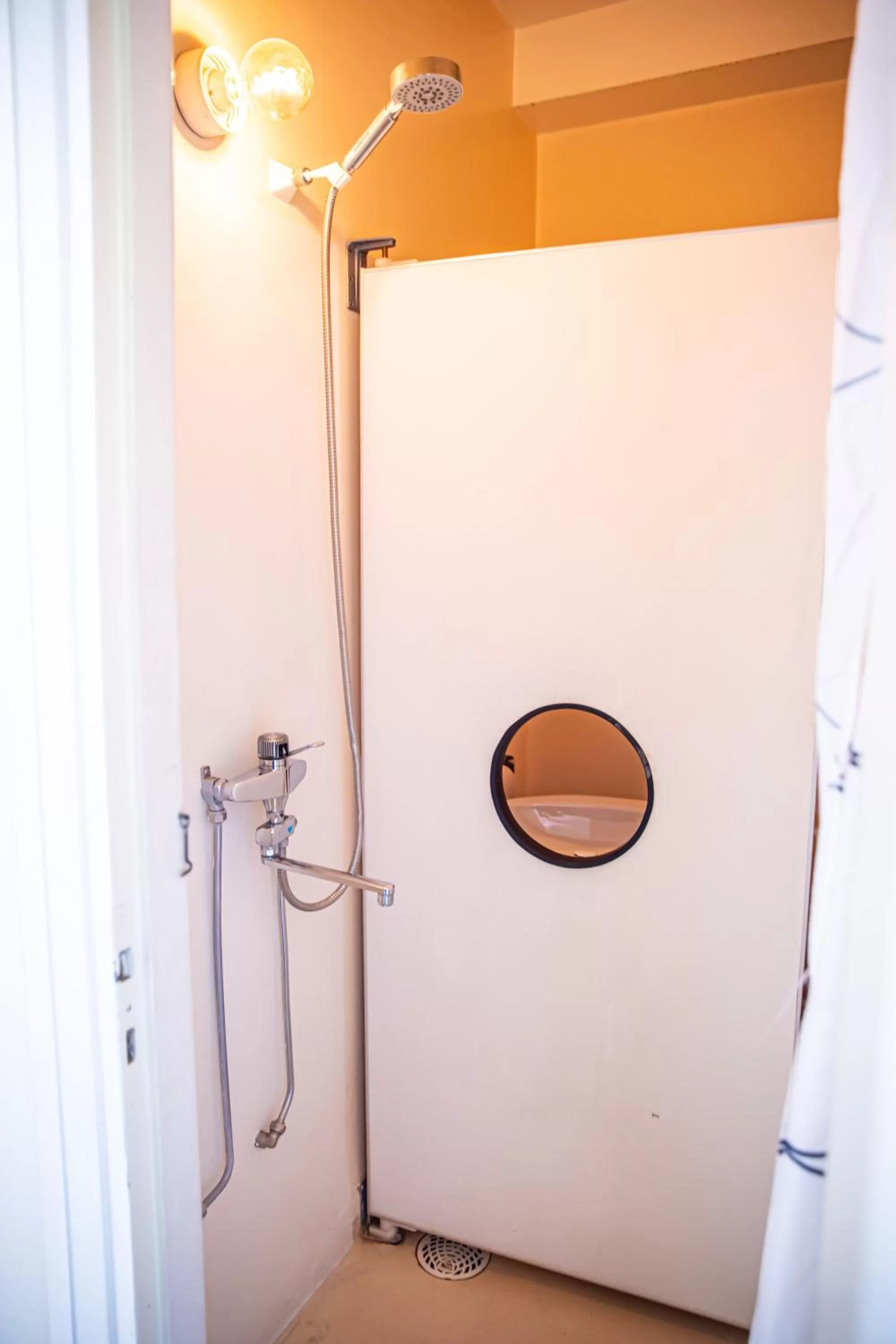 Shower in Saga Hotell