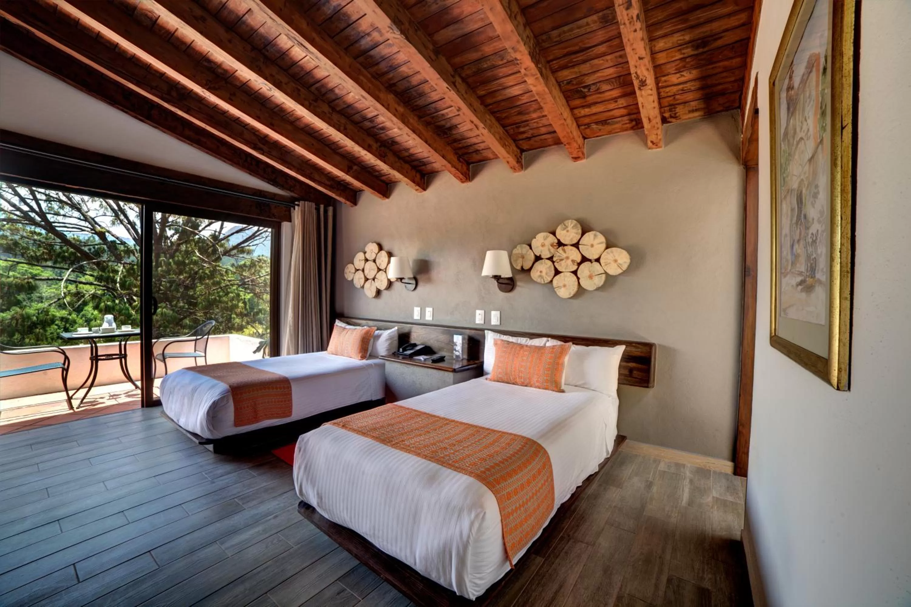 Photo of the whole room, Bed in Hotel Avandaro Golf & Spa Resort