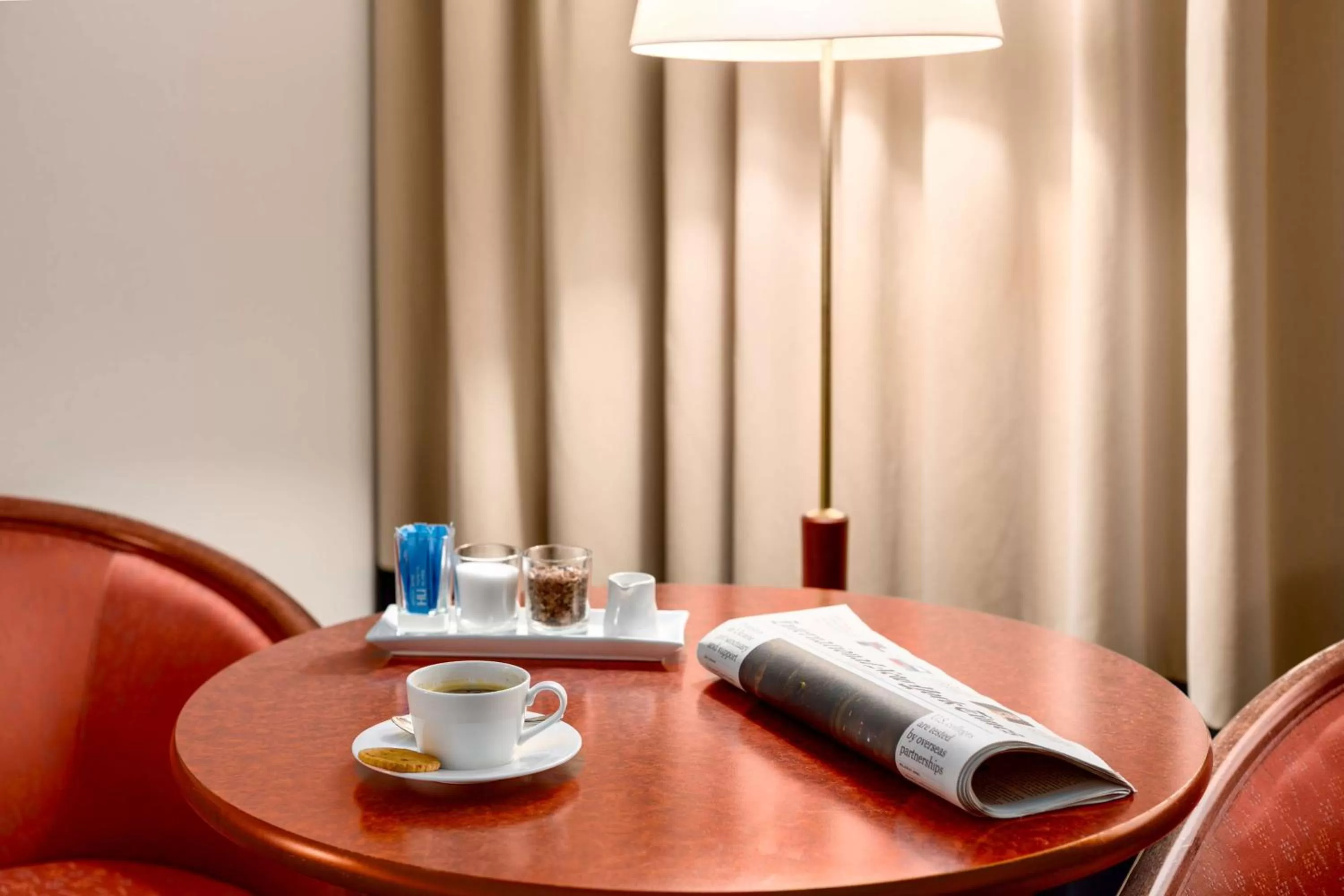 Bedroom, Drinks in NH Arnhem Rijnhotel