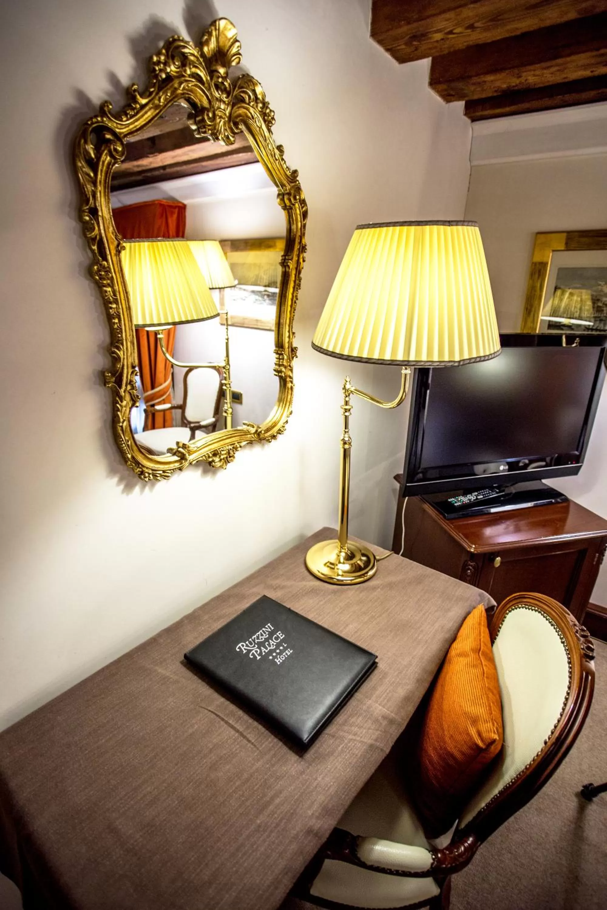 Decorative detail in Ruzzini Palace Hotel