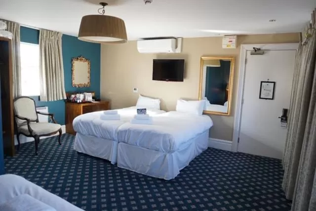 Bed in The Swan Hotel Wetherspoon