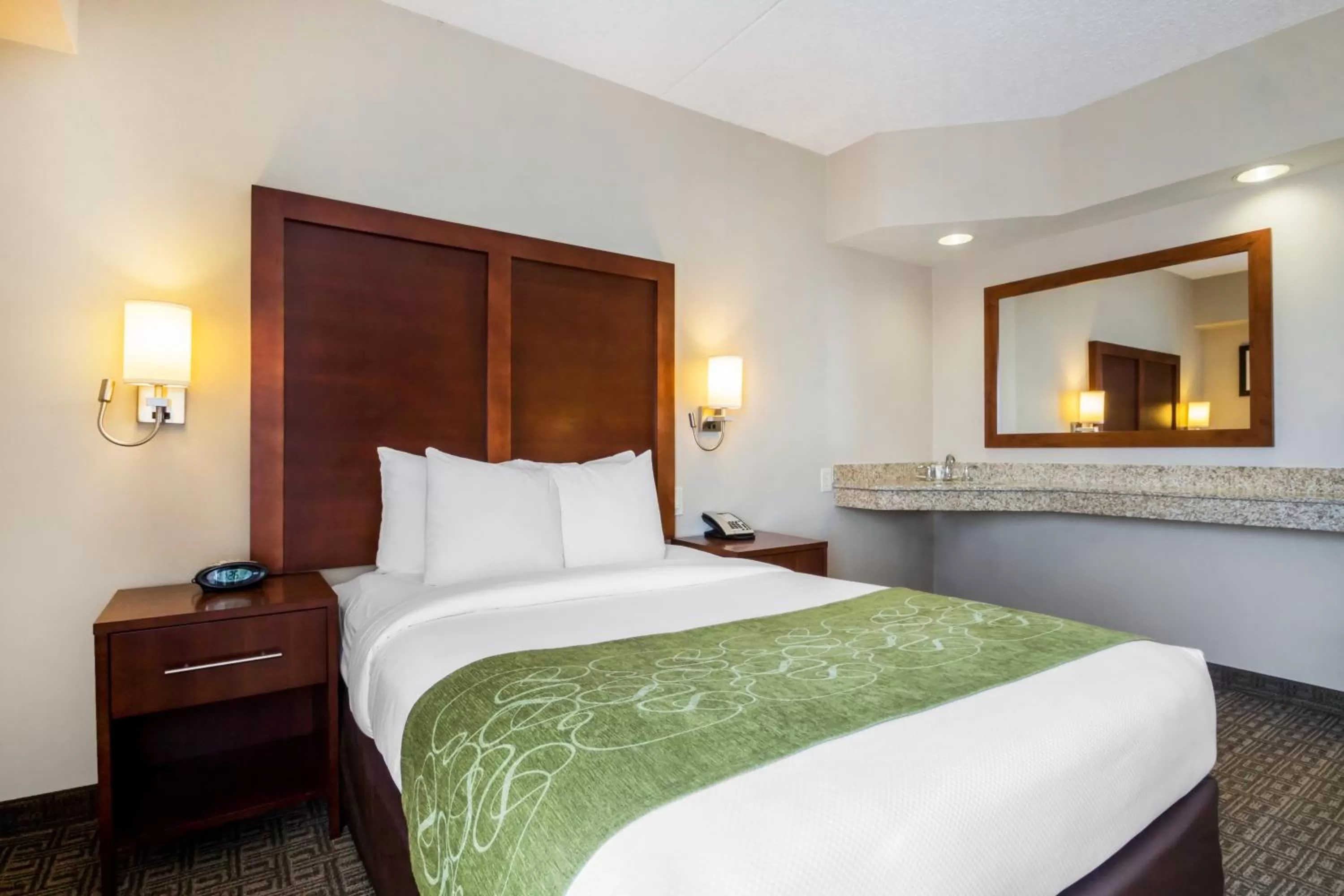 Bedroom, Bed in Comfort Suites at Woodbridge