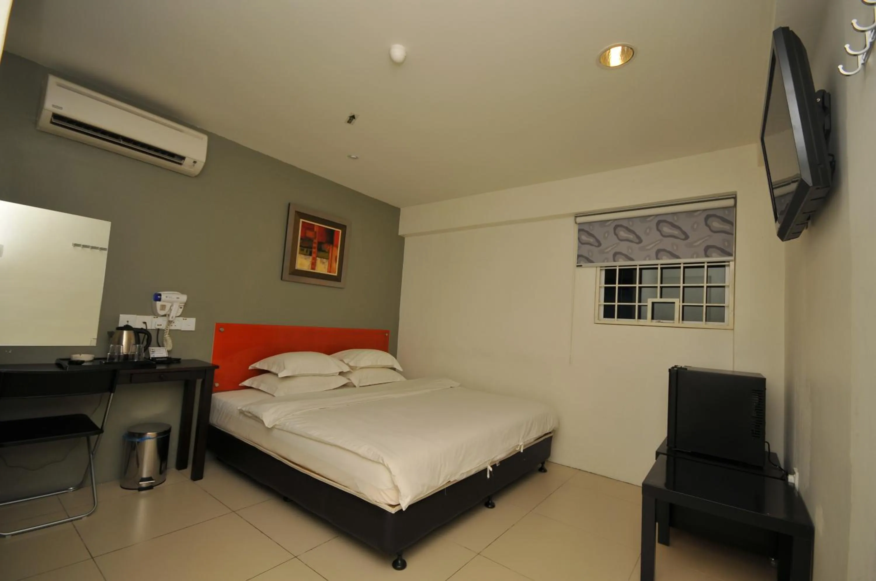 Photo of the whole room, Bed in M Design Hotel @ Pandan Indah