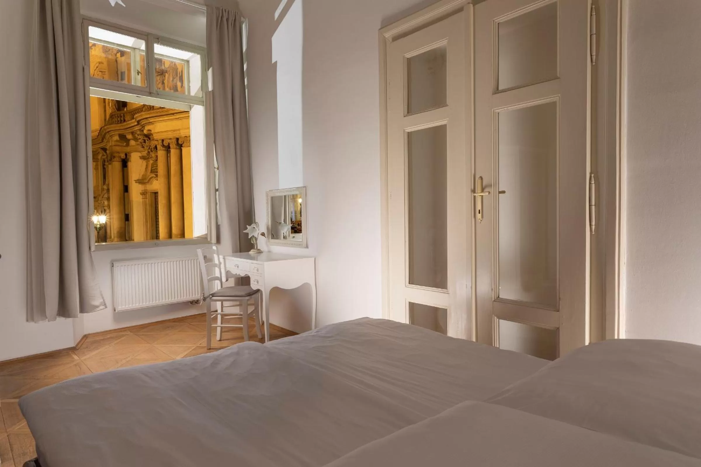 View (from property/room), Bed in Three Golden Crowns Apartments