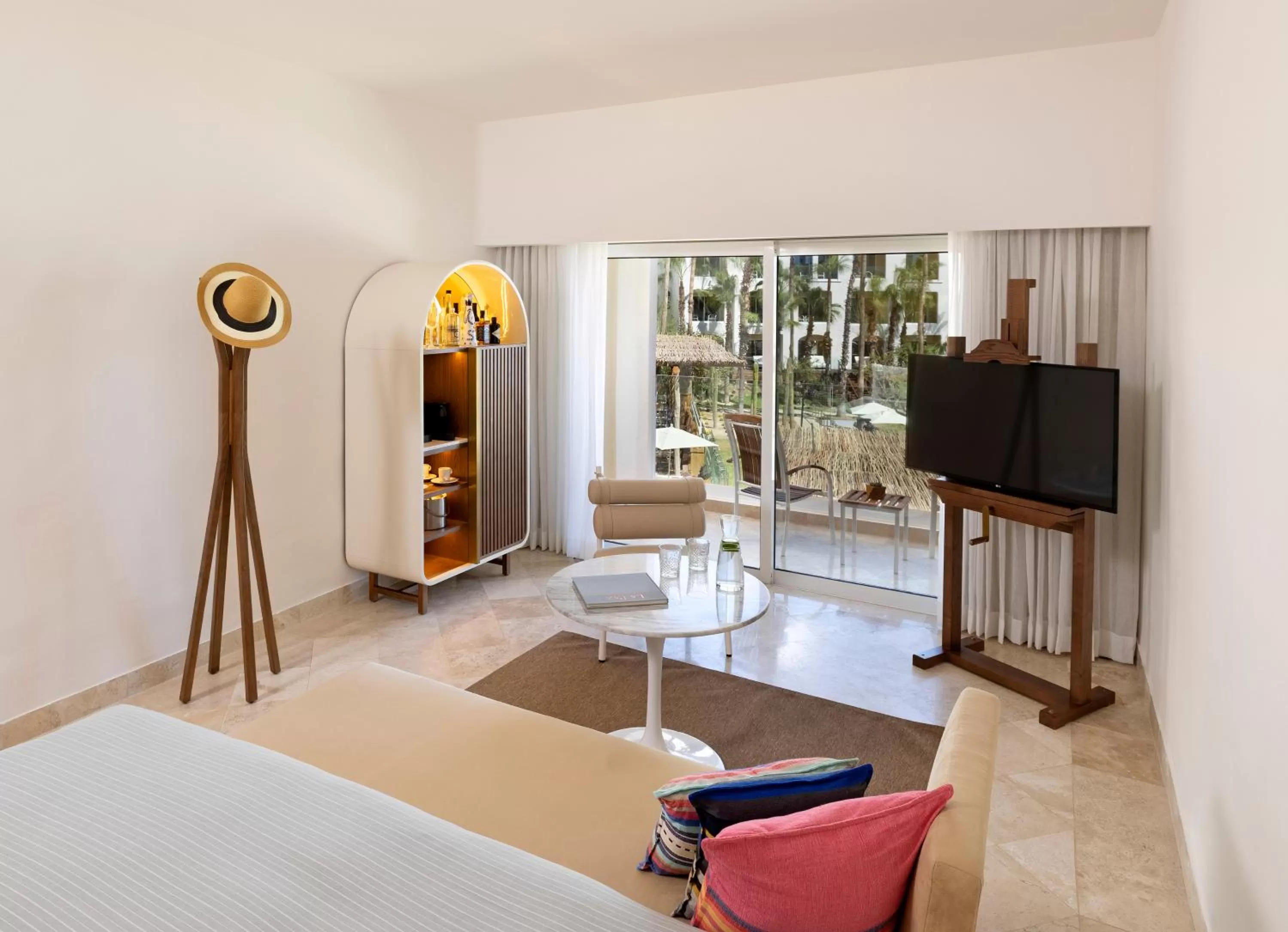 TV and multimedia, Bed in ME Cabo by Meliá