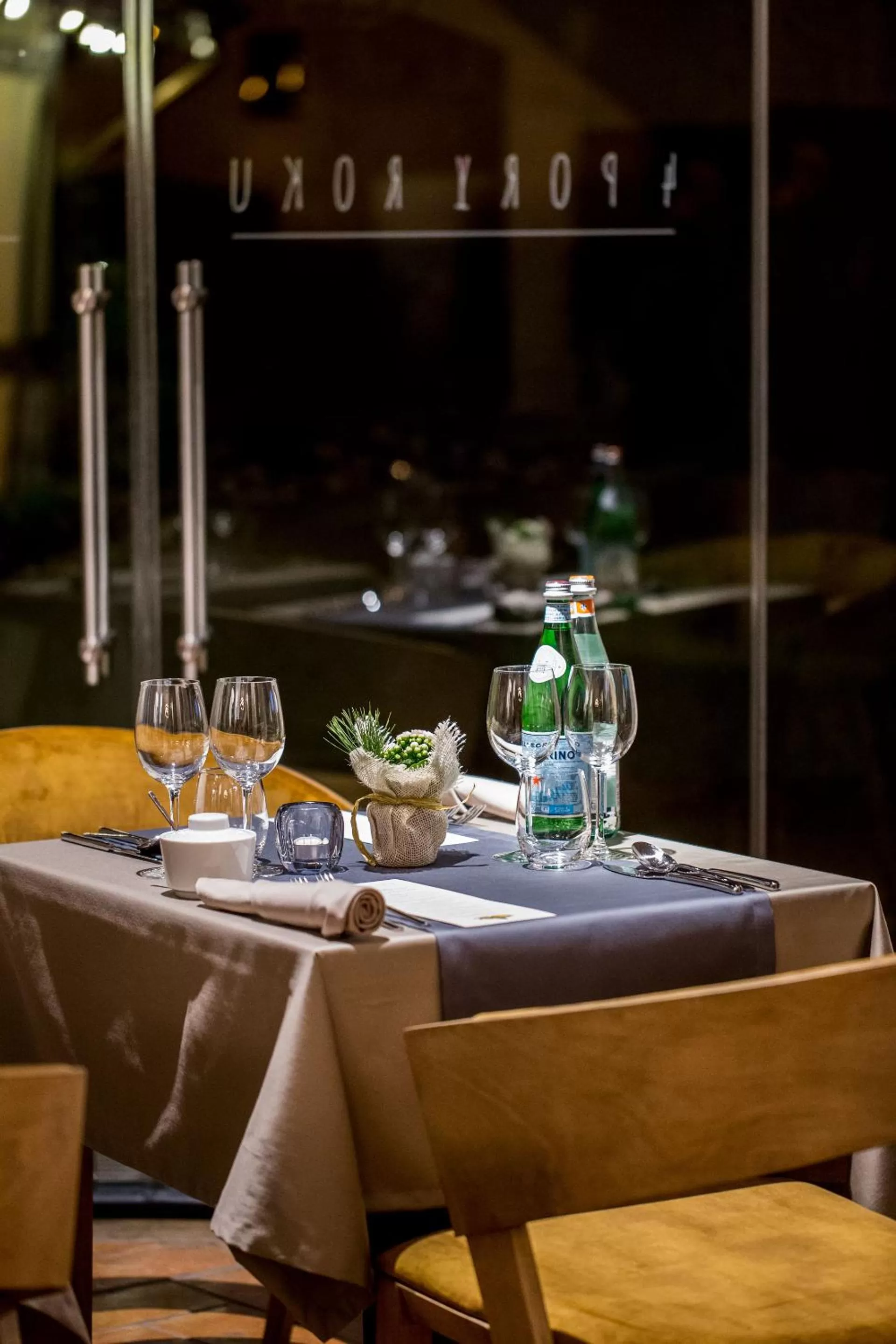 Restaurant/places to eat in Hotel 1231