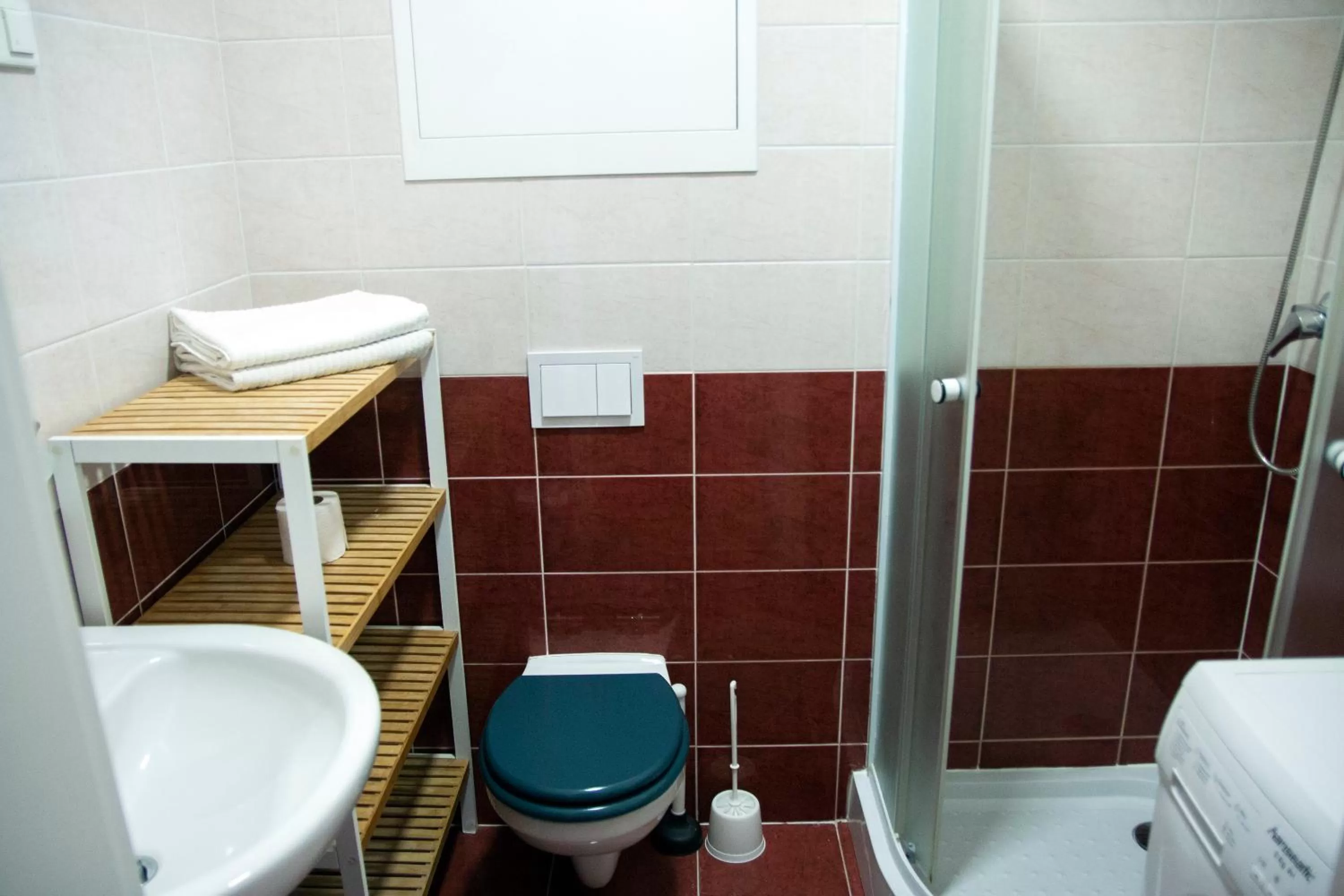 Shower in Keleti Aparthotel