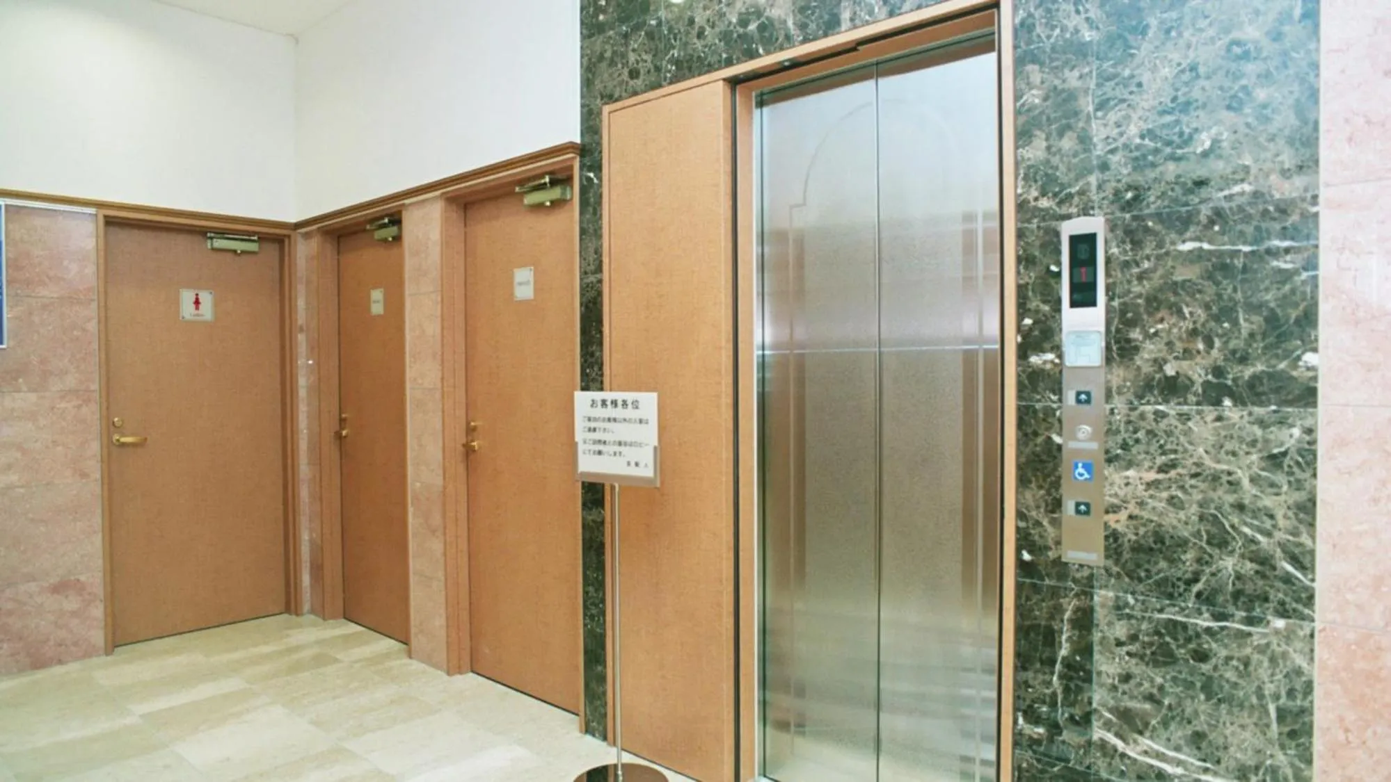 Area and facilities in Toyoko Inn Yokohama Kannai