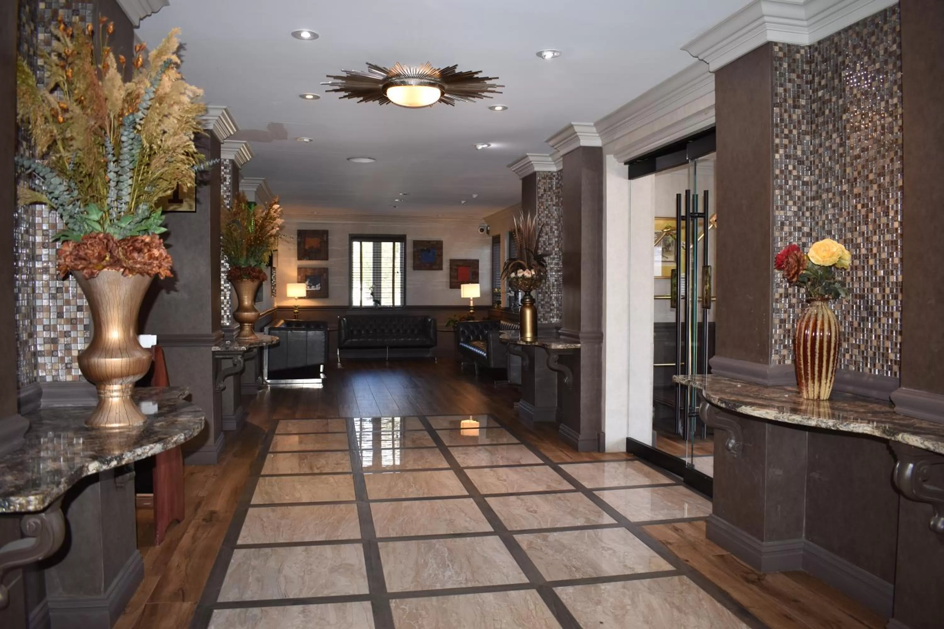 Lobby or reception in East Norwich Inn