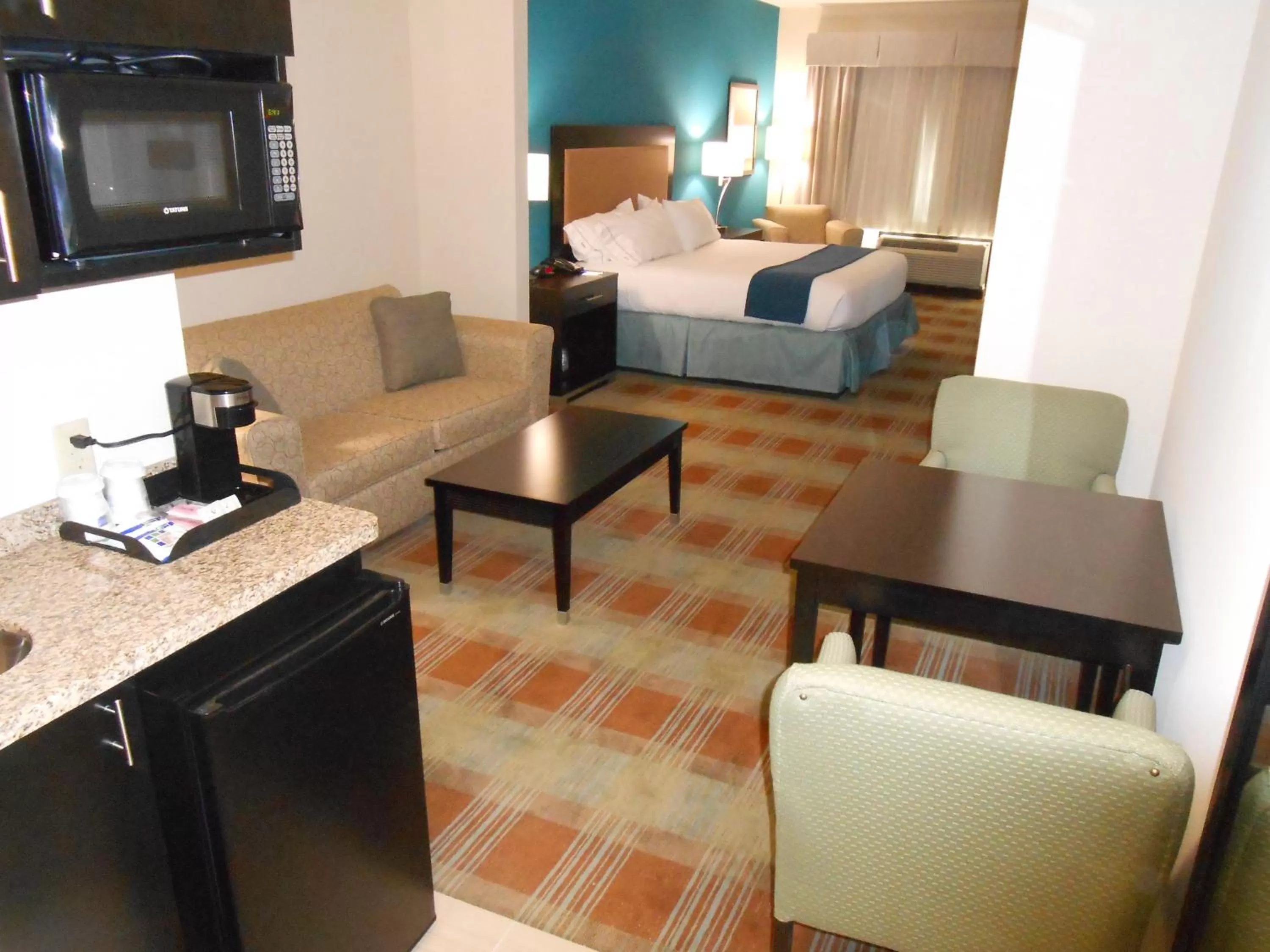 Bedroom, Bed in Holiday Inn Express & Suites Houston Northwest-Brookhollow by IHG