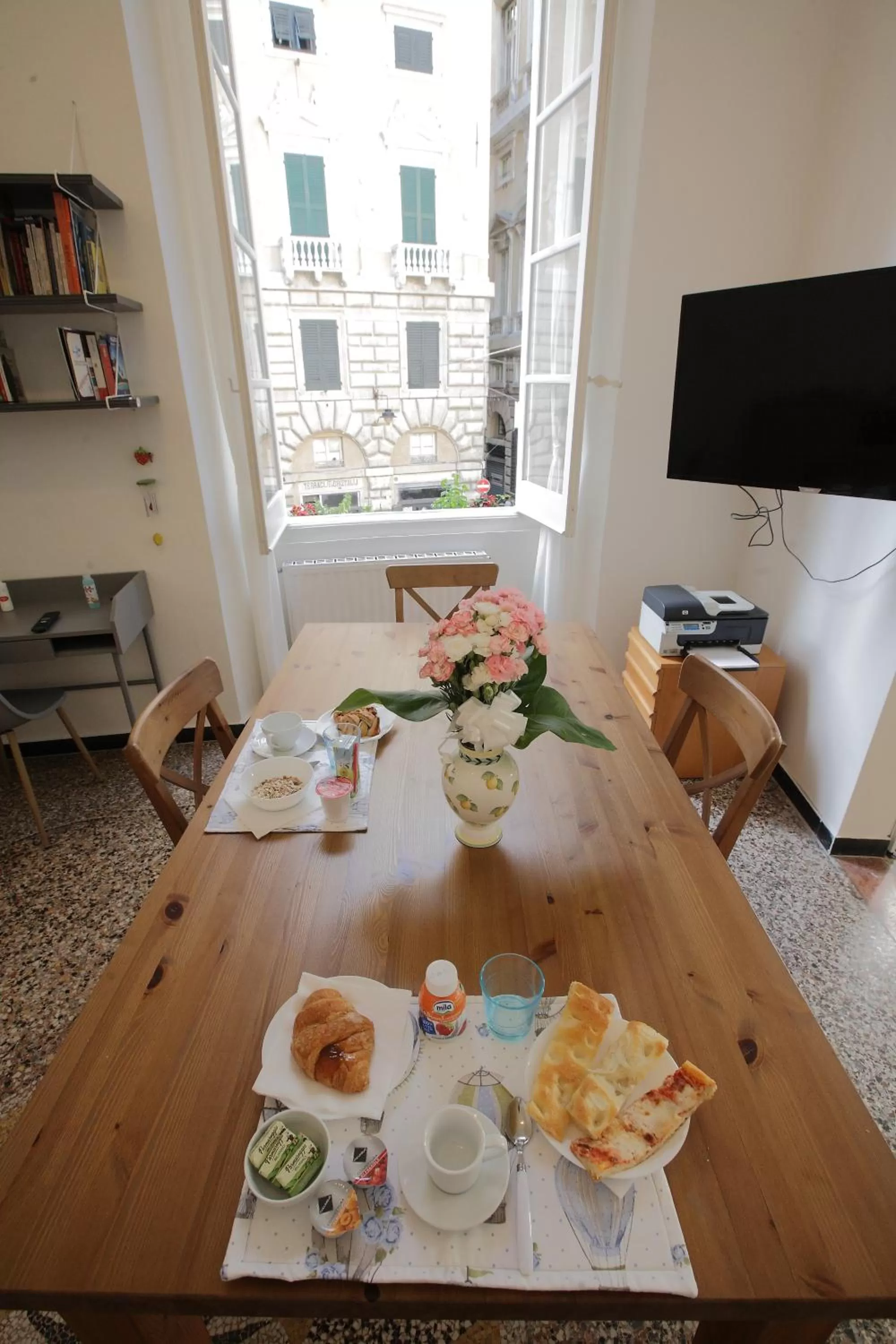 Dining Area in HOT AIR BALLOONS B&B