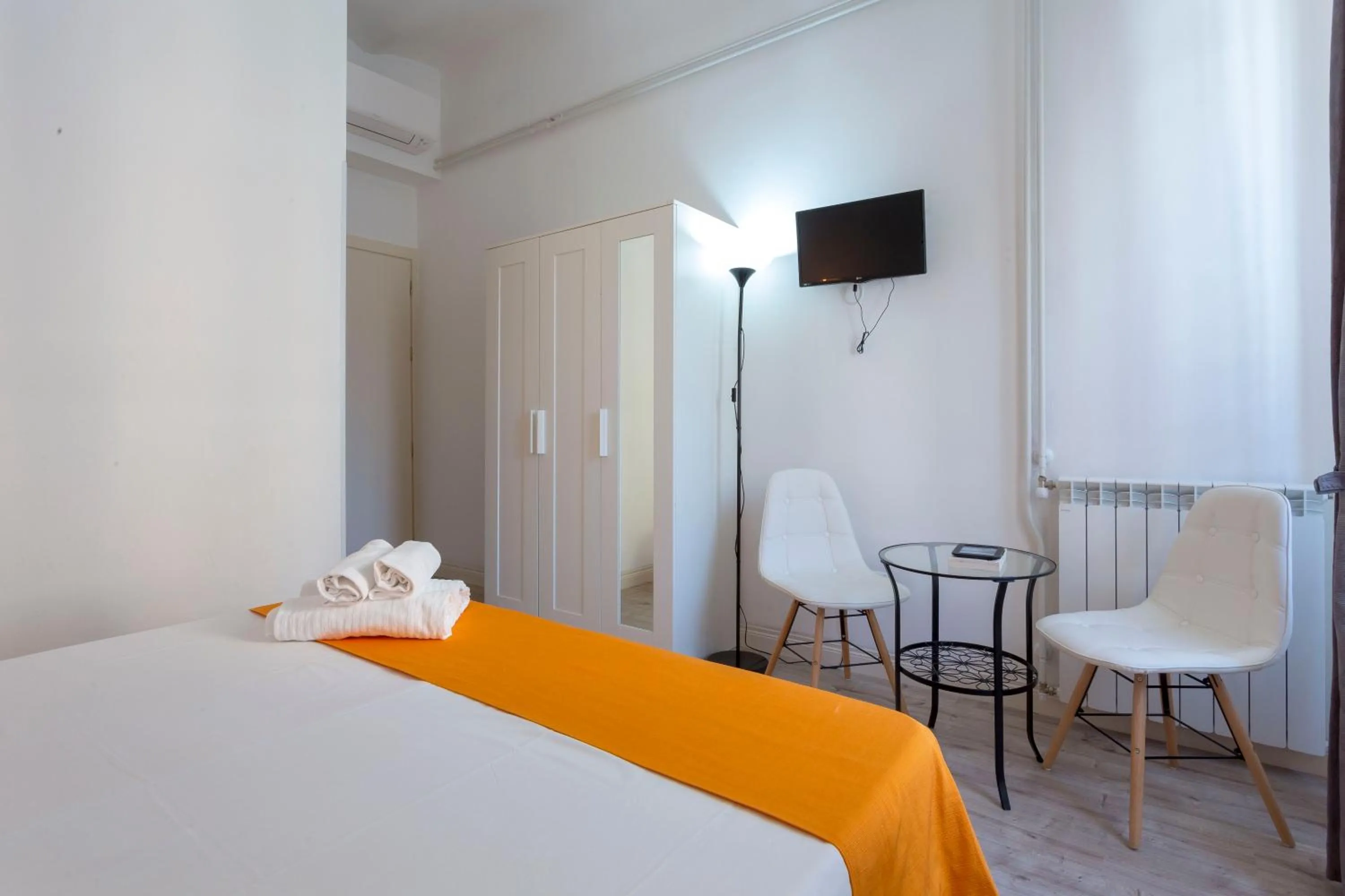 Photo of the whole room, Bed in Hotel Cathrine