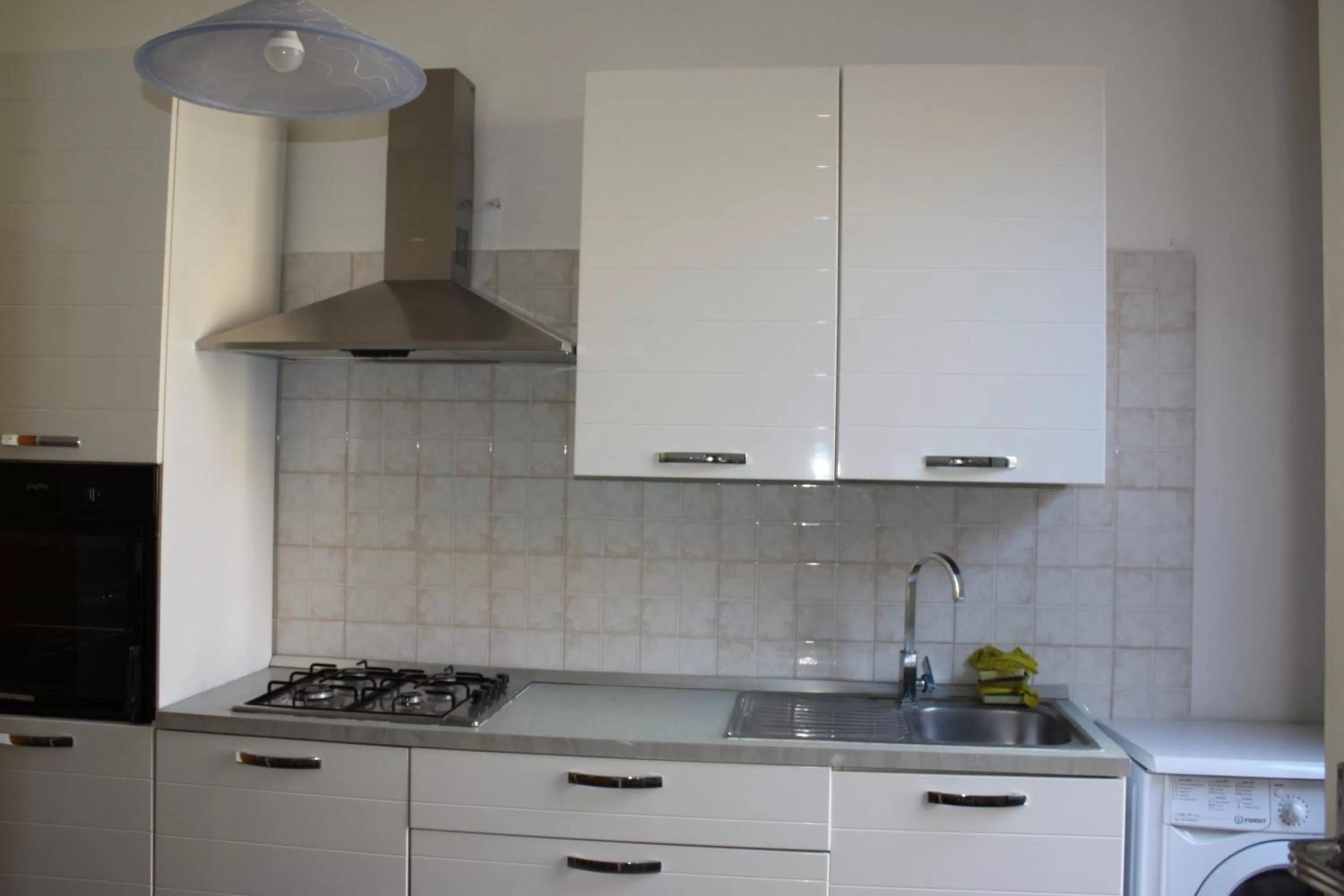 Kitchen or kitchenette in Tra l'Etna e il mare via Oberdan