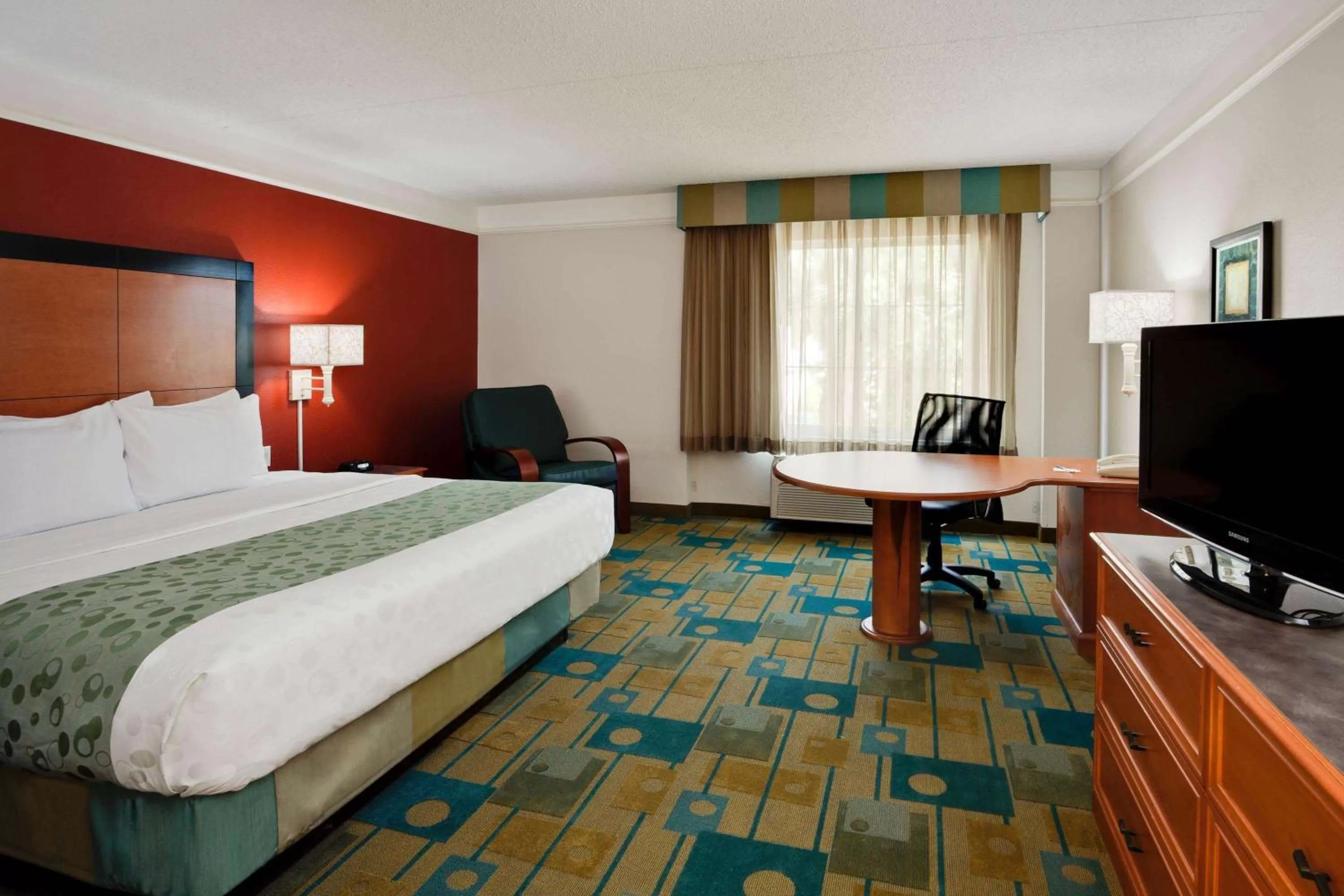 Photo of the whole room, Bed in La Quinta by Wyndham USF (Near Busch Gardens)