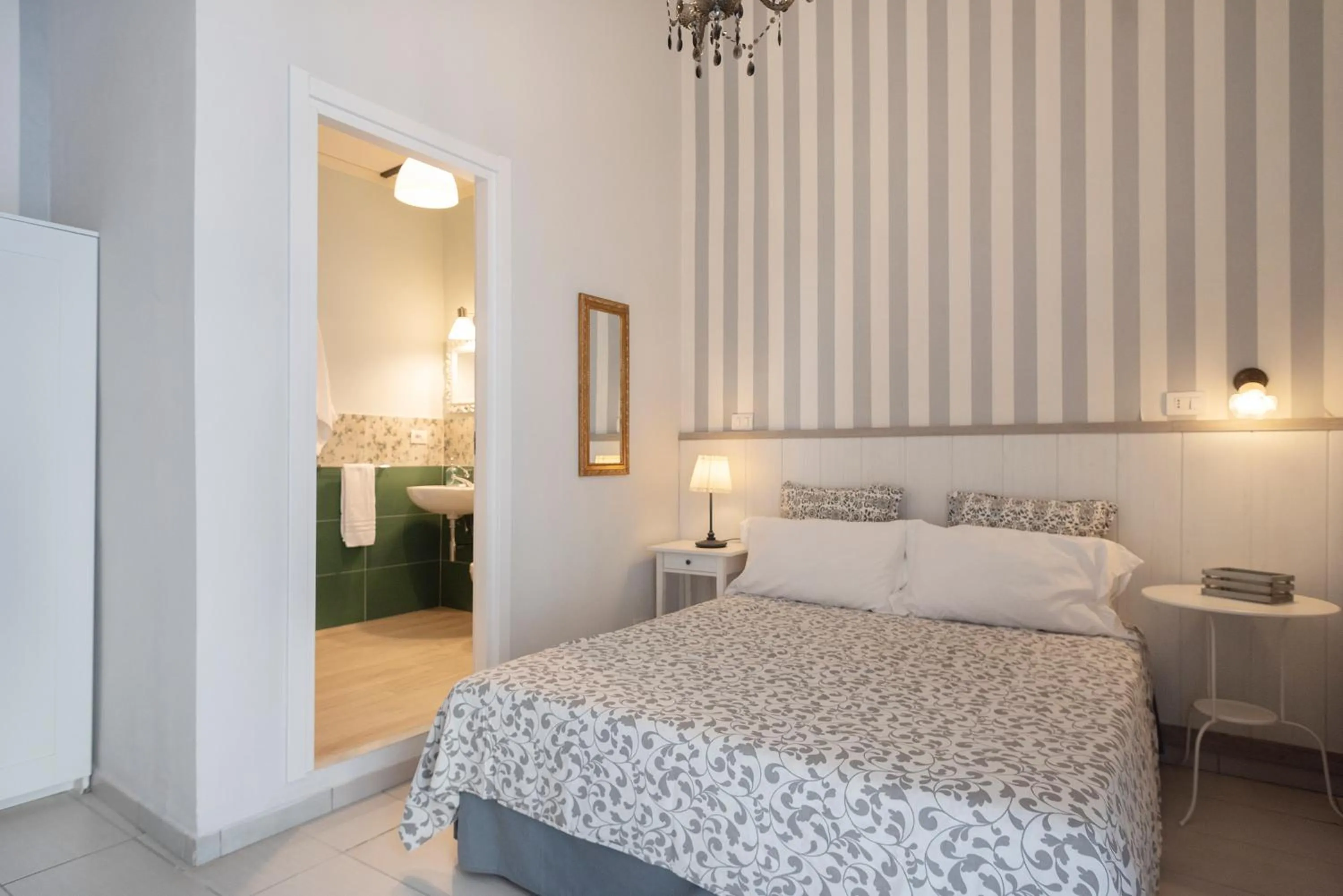 Photo of the whole room, Bed in B&B Dei Decumani